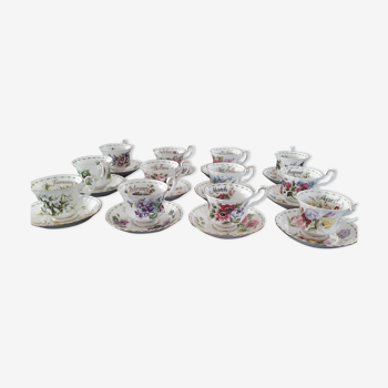 12 tasses et soucoupes Royal Albert