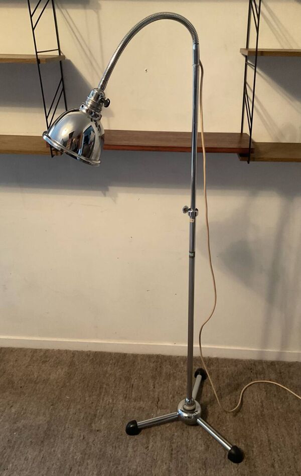 Lampadaire médical ou d’atelier des années 50-60 en métal chromé