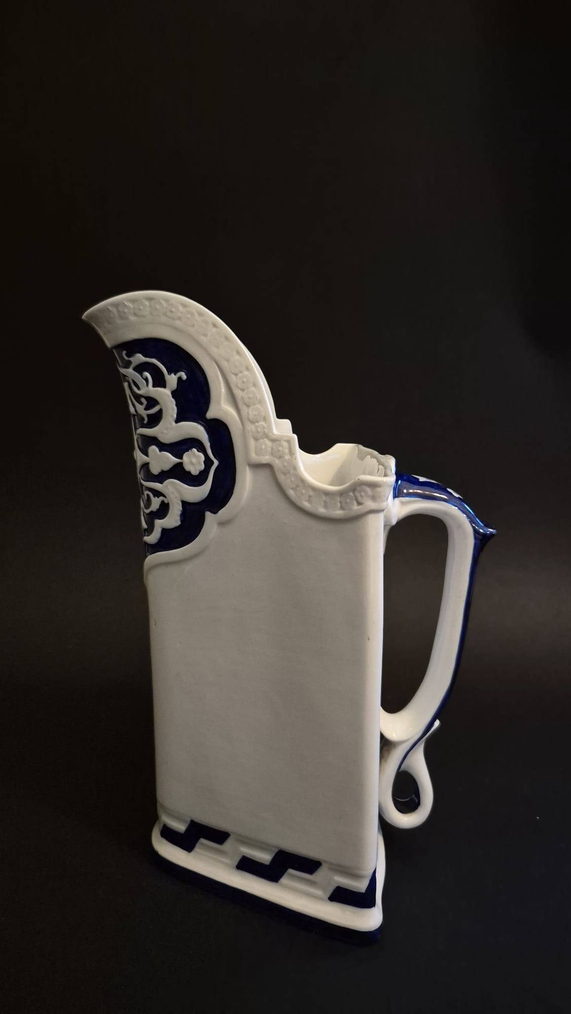 Aiguière de la Worcester Royal Porcelain Co. 1870