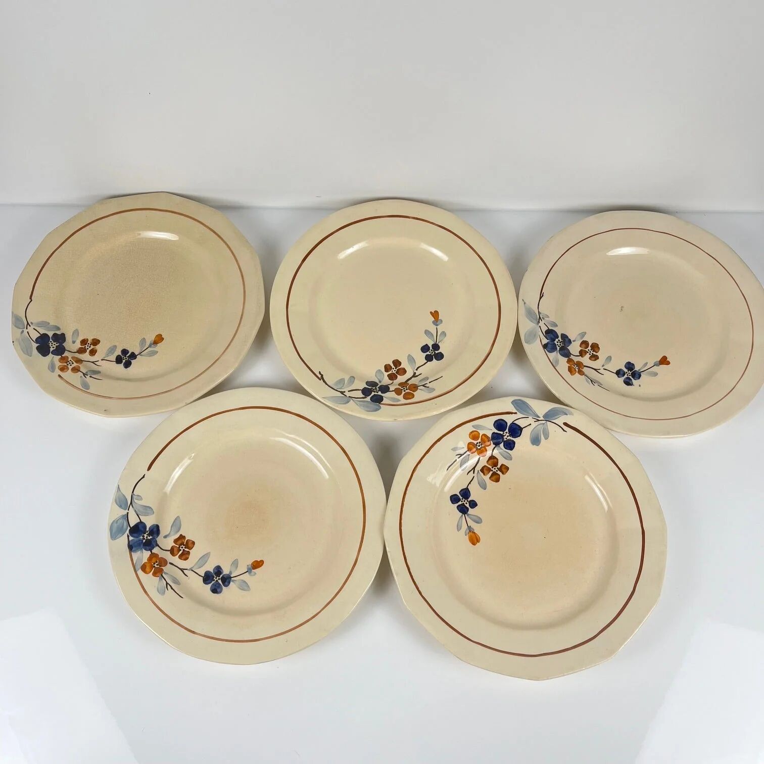 Set of 5 flat plates Sarreguemines floral pattern, 1920-40