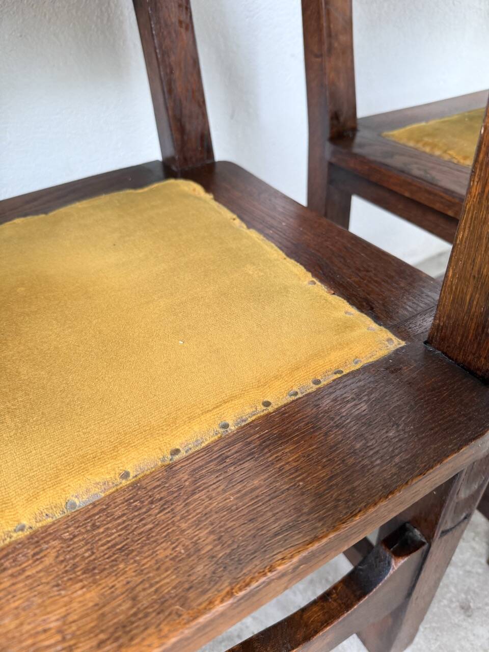 Paire de fauteuils style espagnol bois sculpté 1900