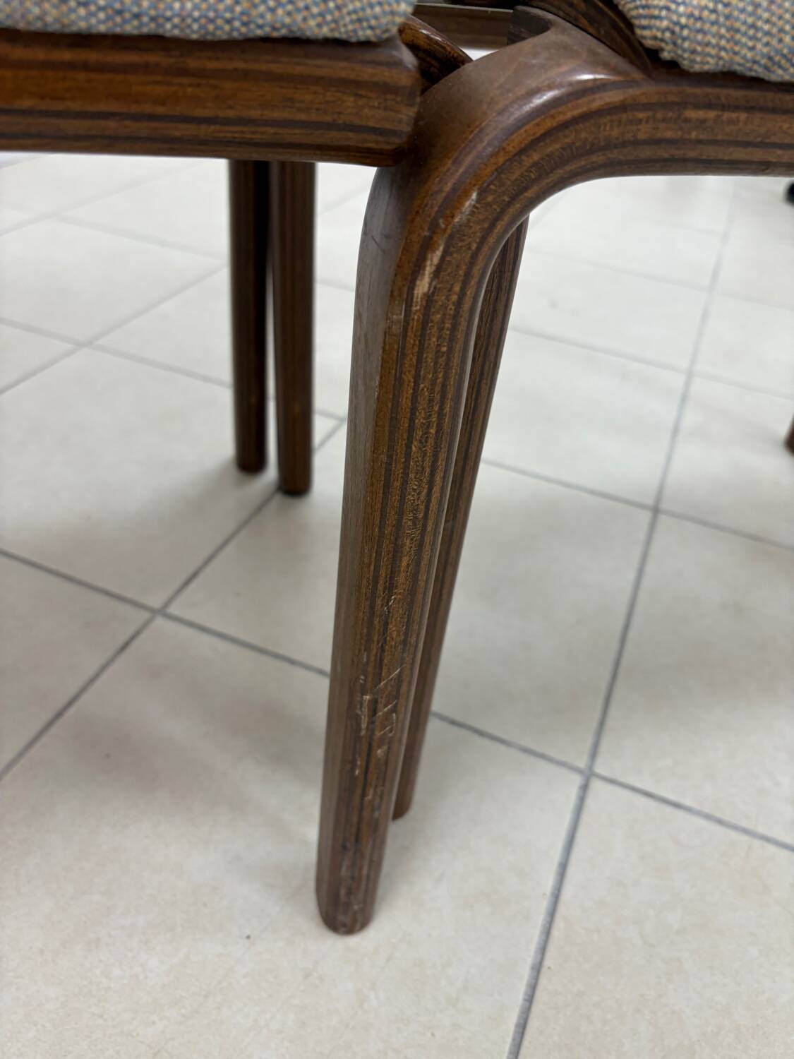 Chaises en noyer encastrable, Sauder designare, années 1960, USA