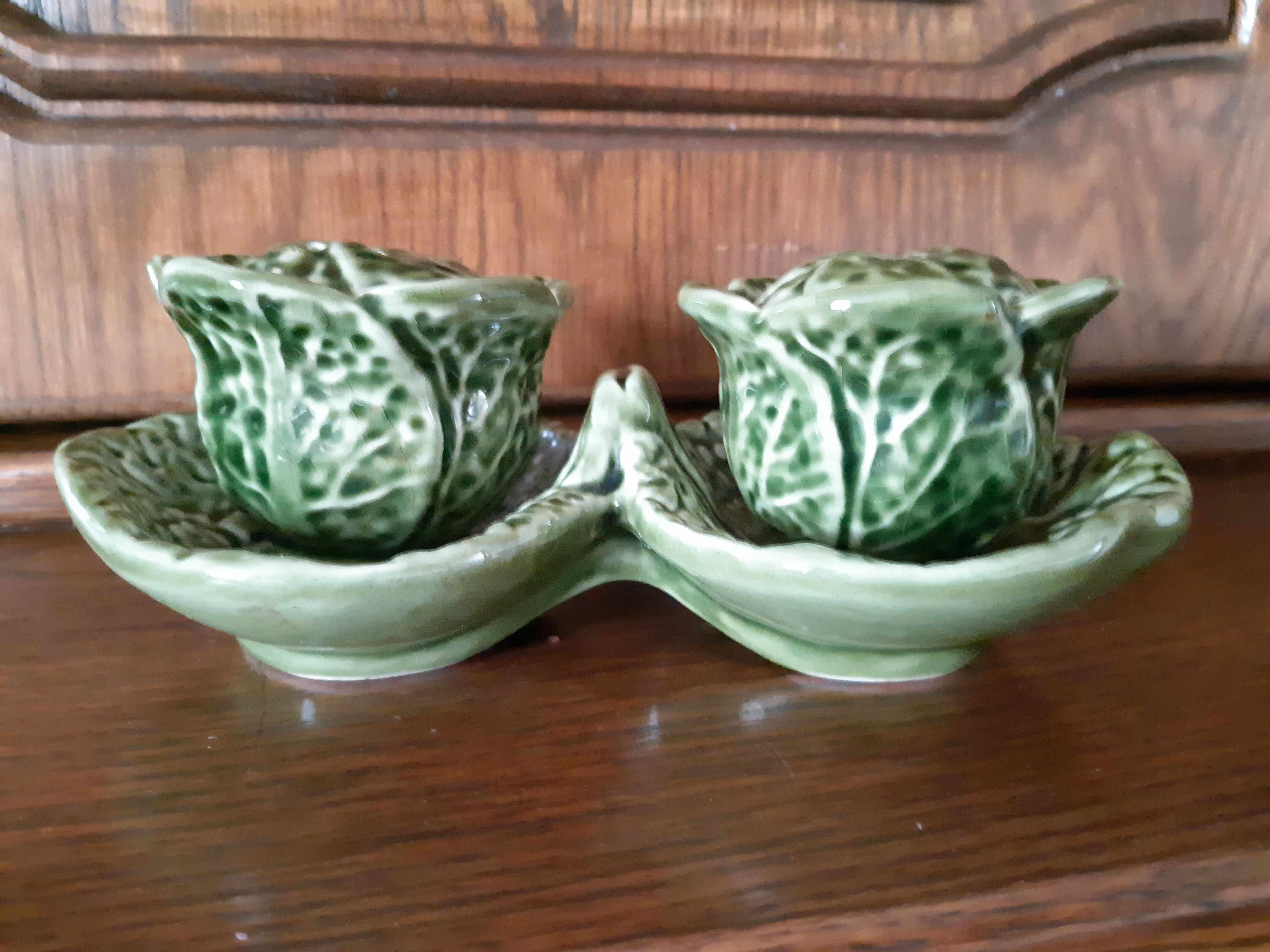 Salt and pepper service on their tray, in the shape of cabbages
