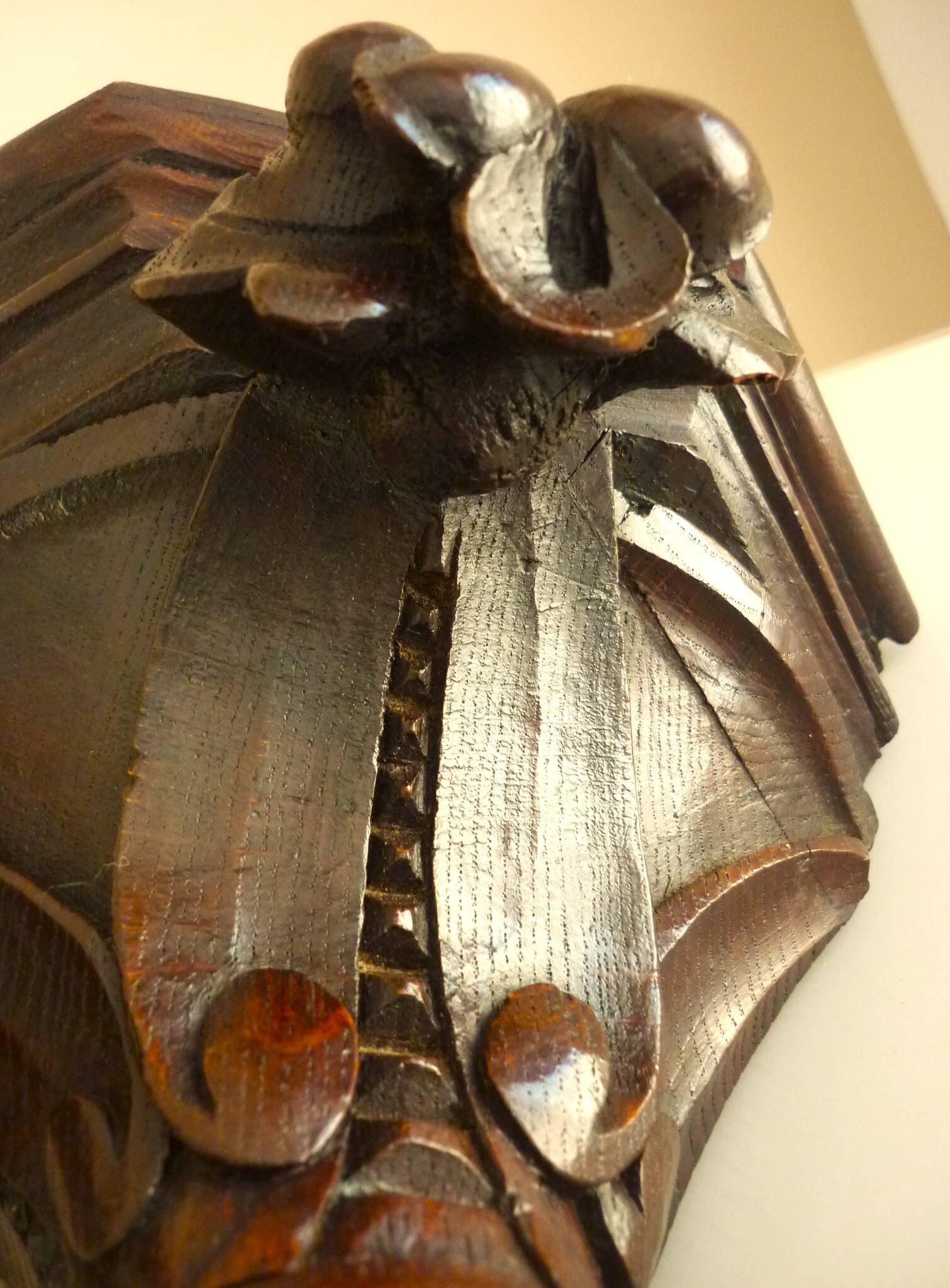 Etagère, applique murale ancienne, bois sculpté, porte statue