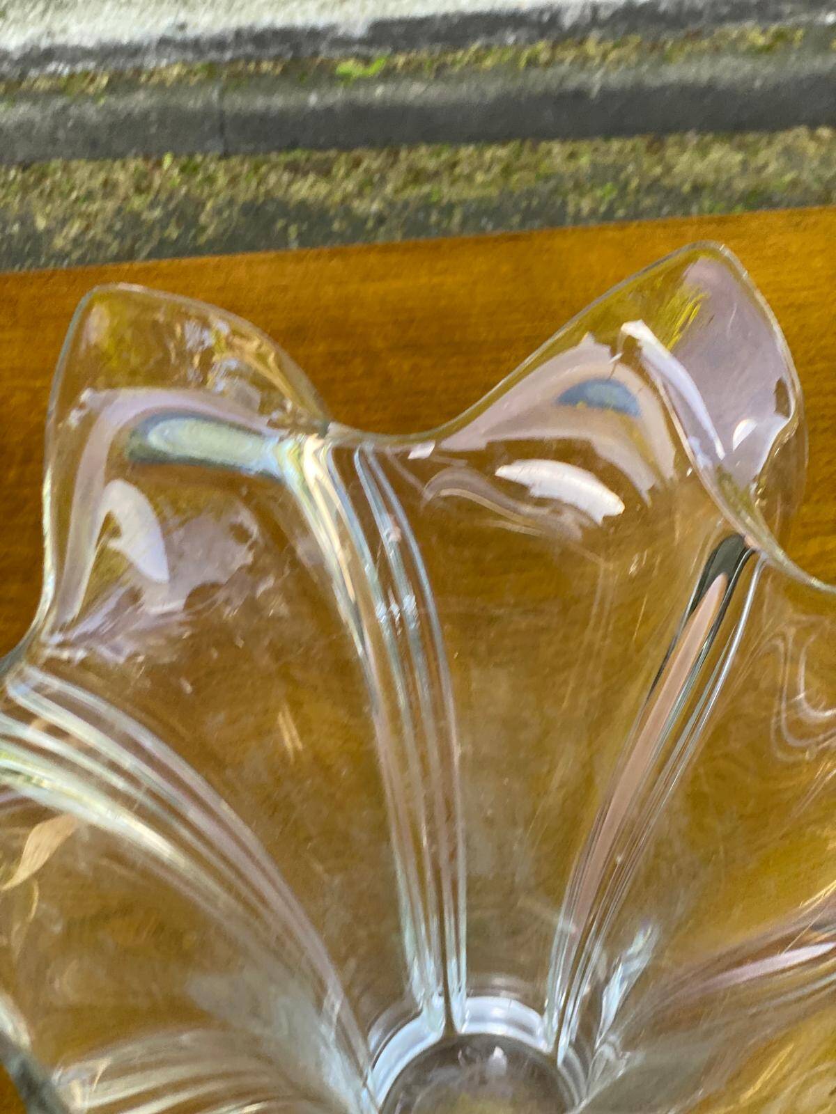 Sculptural table centrepiece vase in stretched crystal from the 1960s.