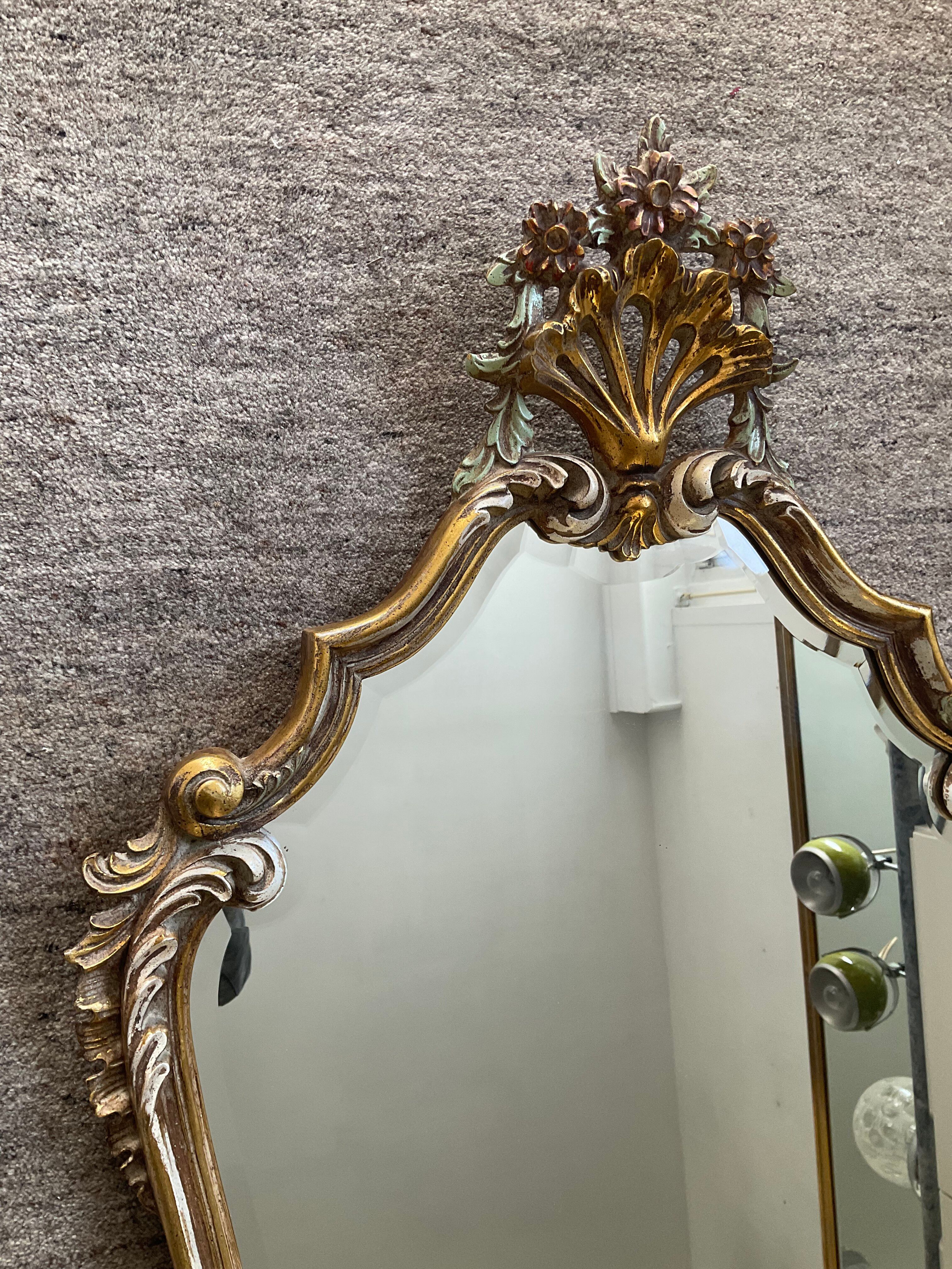 Ancien miroir et console murale en bois sculpté