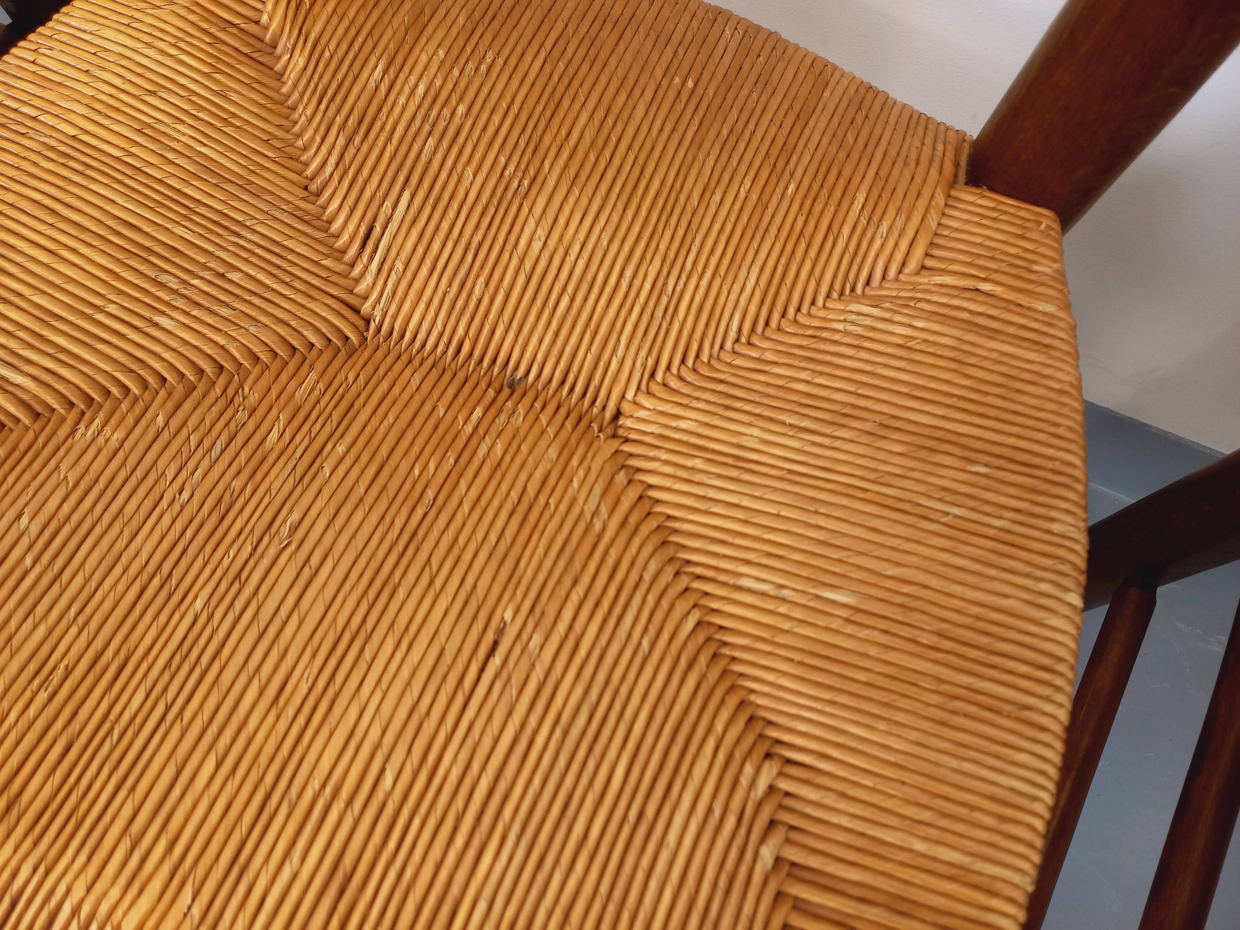 Set of 4 vintage brutalist chairs in wood and straw from the 1960s.