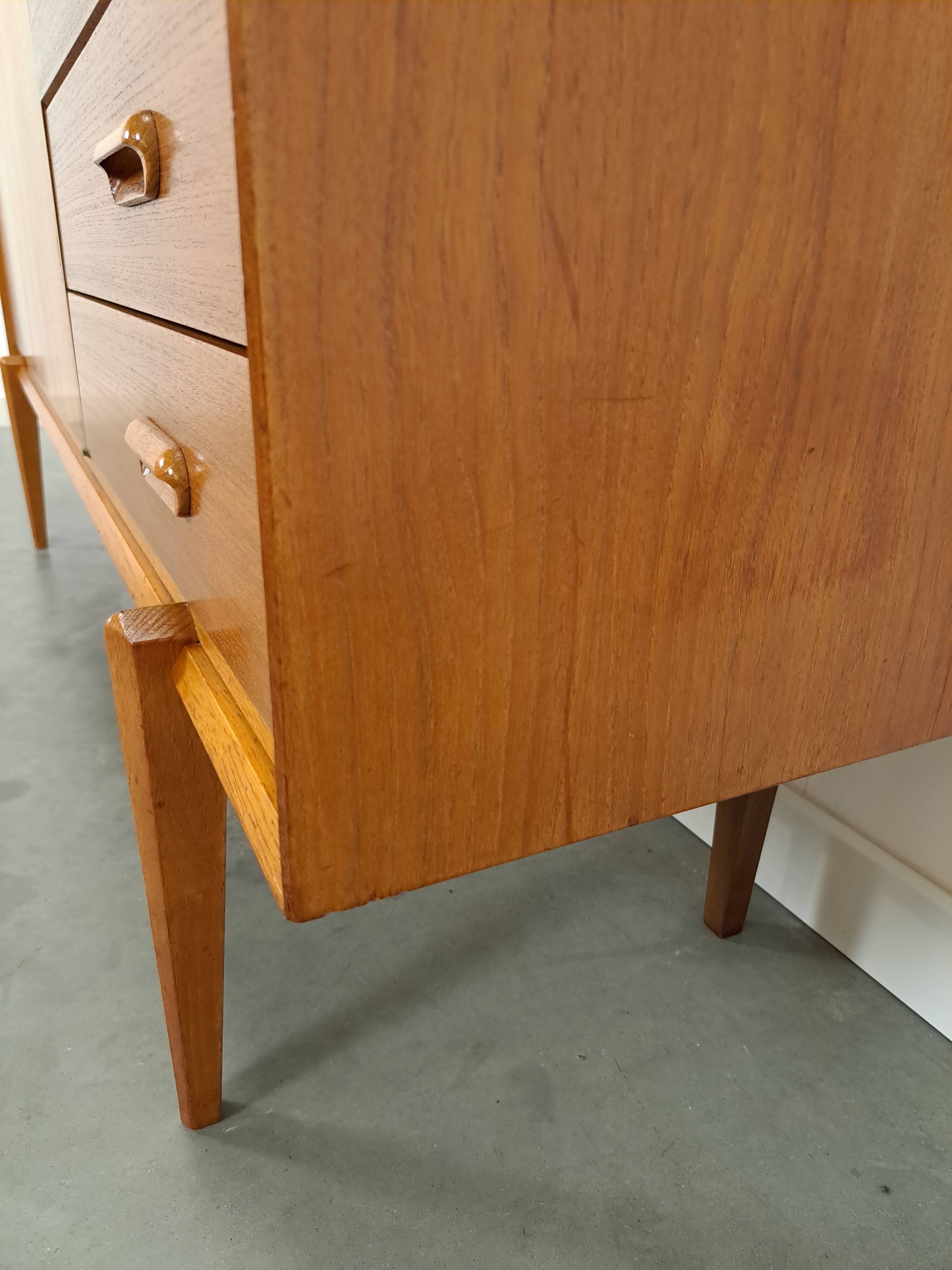Dressoir avec de grandes capacités en lades vintage