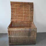 Large brown wicker basket with lid — vintage 1940s style, Czech Republic