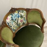 Paire de fauteuils en bois sculpté, XXème s.