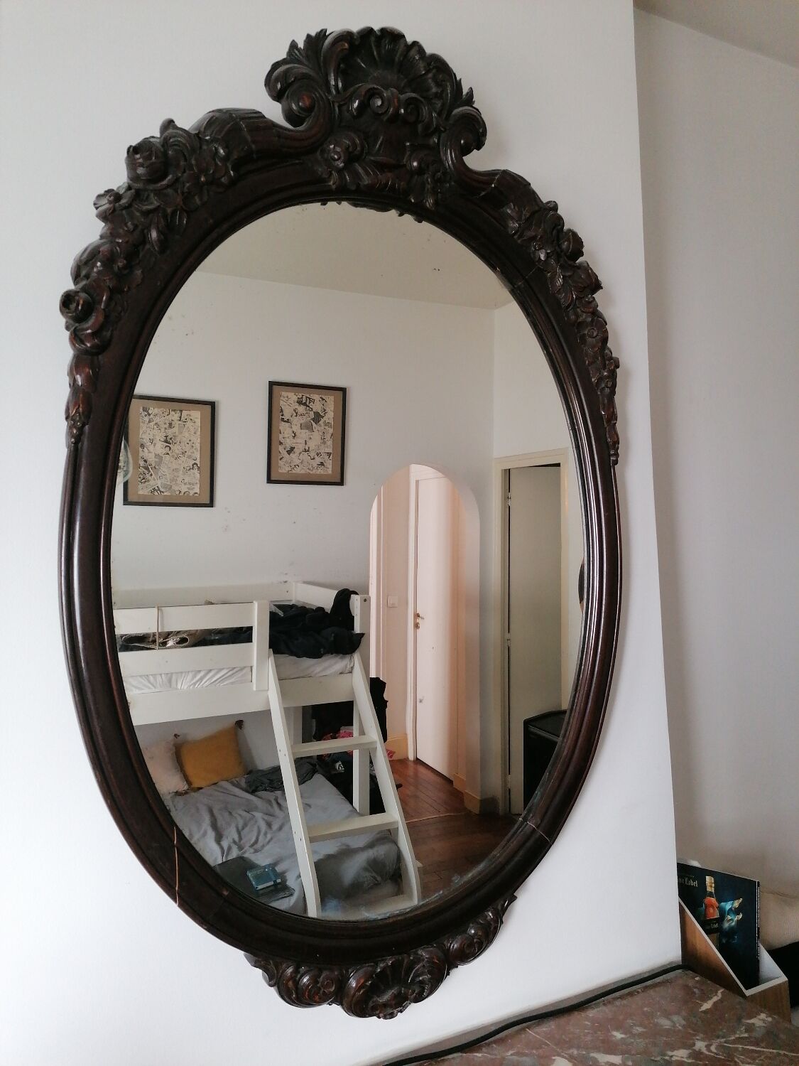 Miroir en bois sculpté