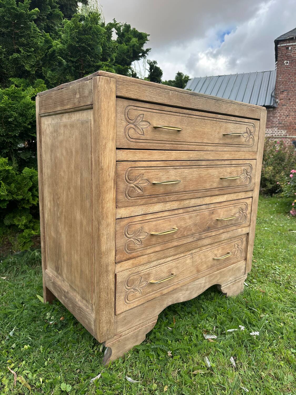 Vintage carved solid wood chest of drawers – 4 drawers