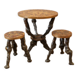 Pedestal table and its brutalist stools in vine stock around 1950