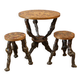 Pedestal table and its brutalist stools in vine stock around 1950