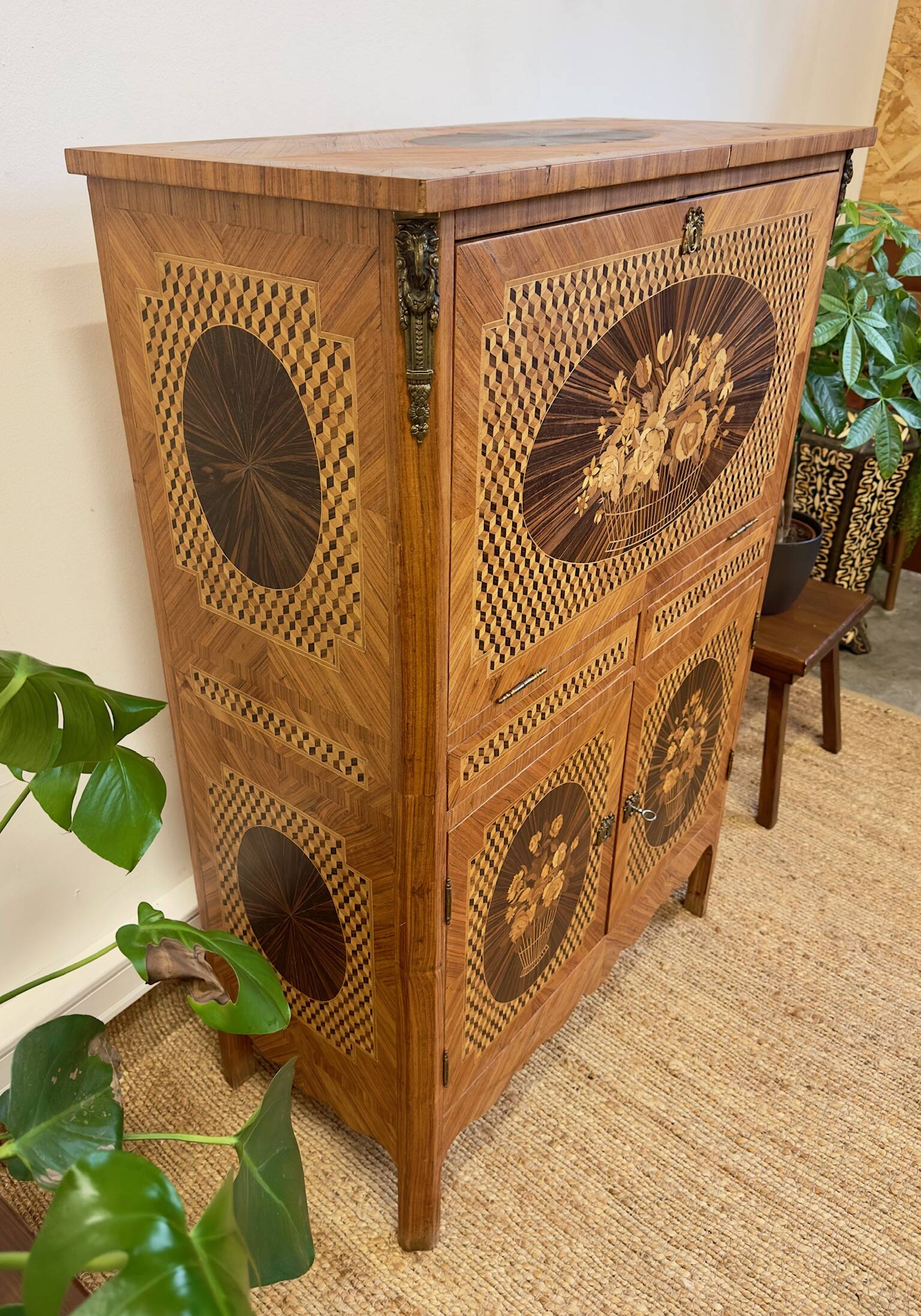 Wooden drop-leaf secretary in Louis XV style – Floral decoration