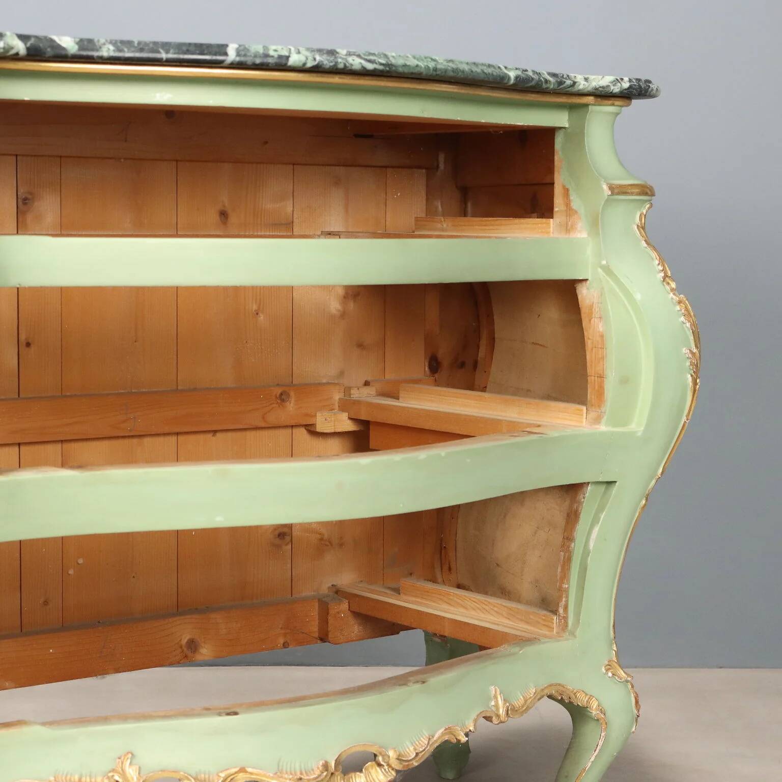 Commode ancienne style baroque en bois laqué XXe siècle