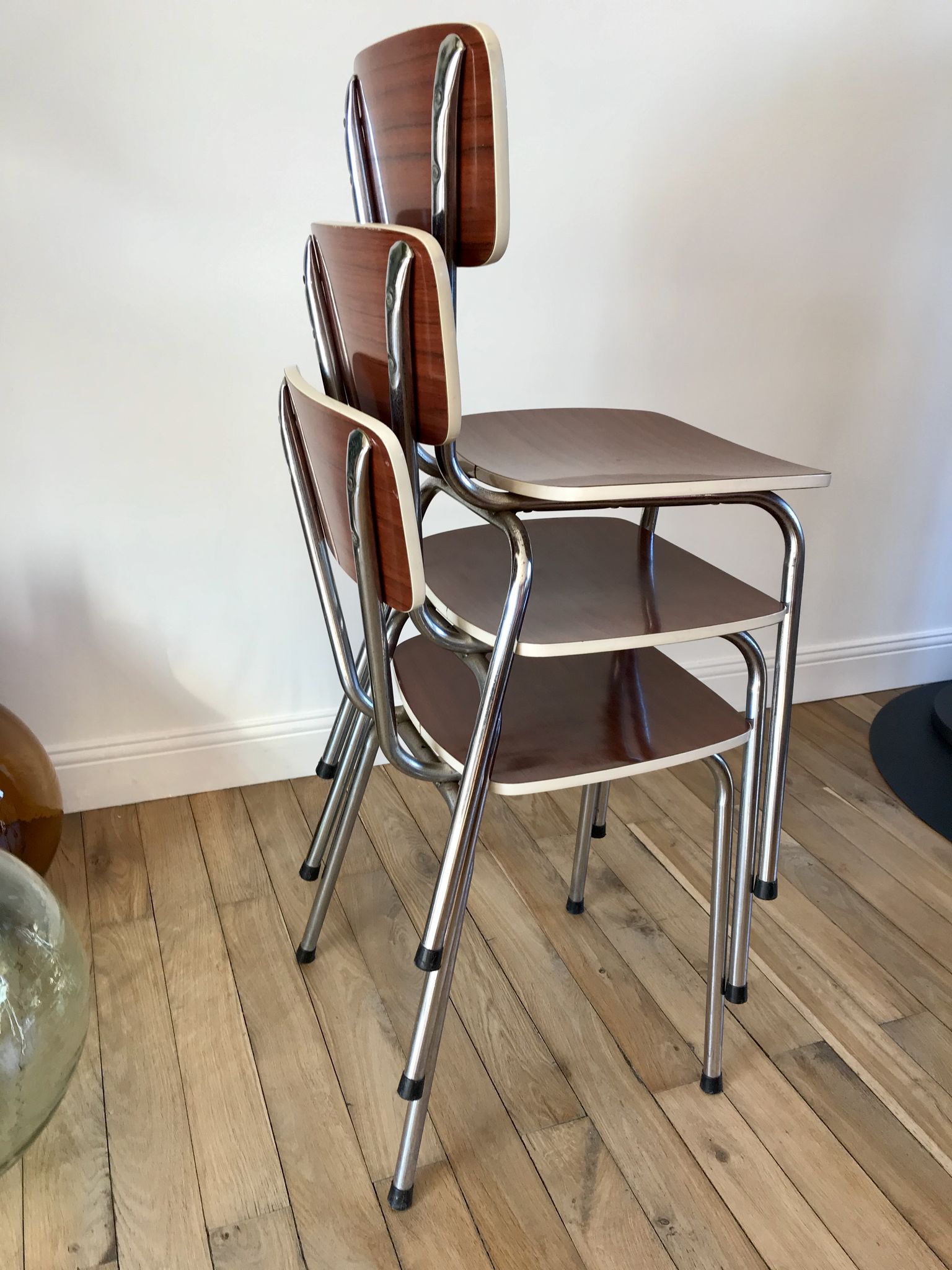 Trio of chairs in light brown formica and cream contour 70s
