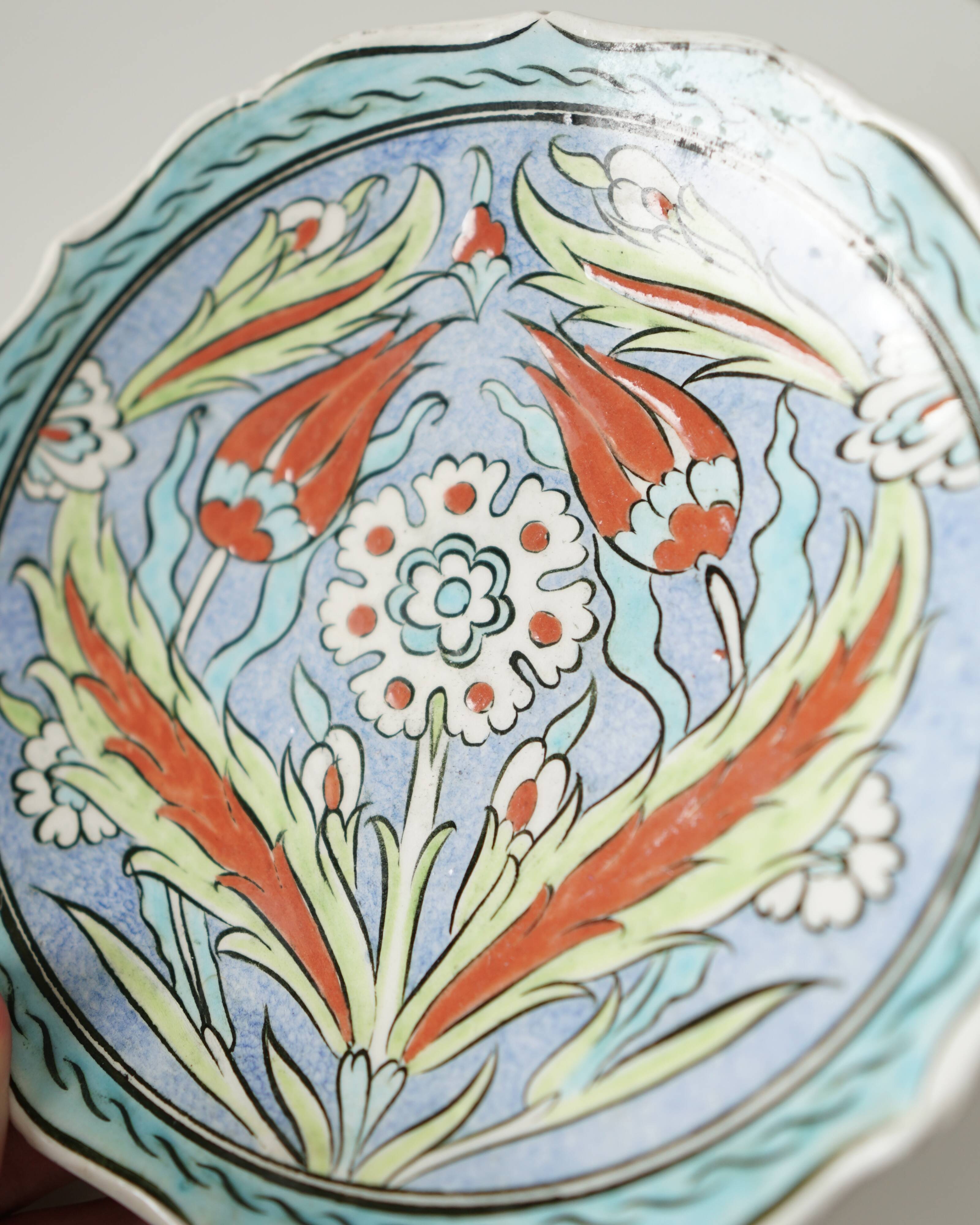 Decorative earthenware plate - hand-painted by İkbal Çini - Kütah