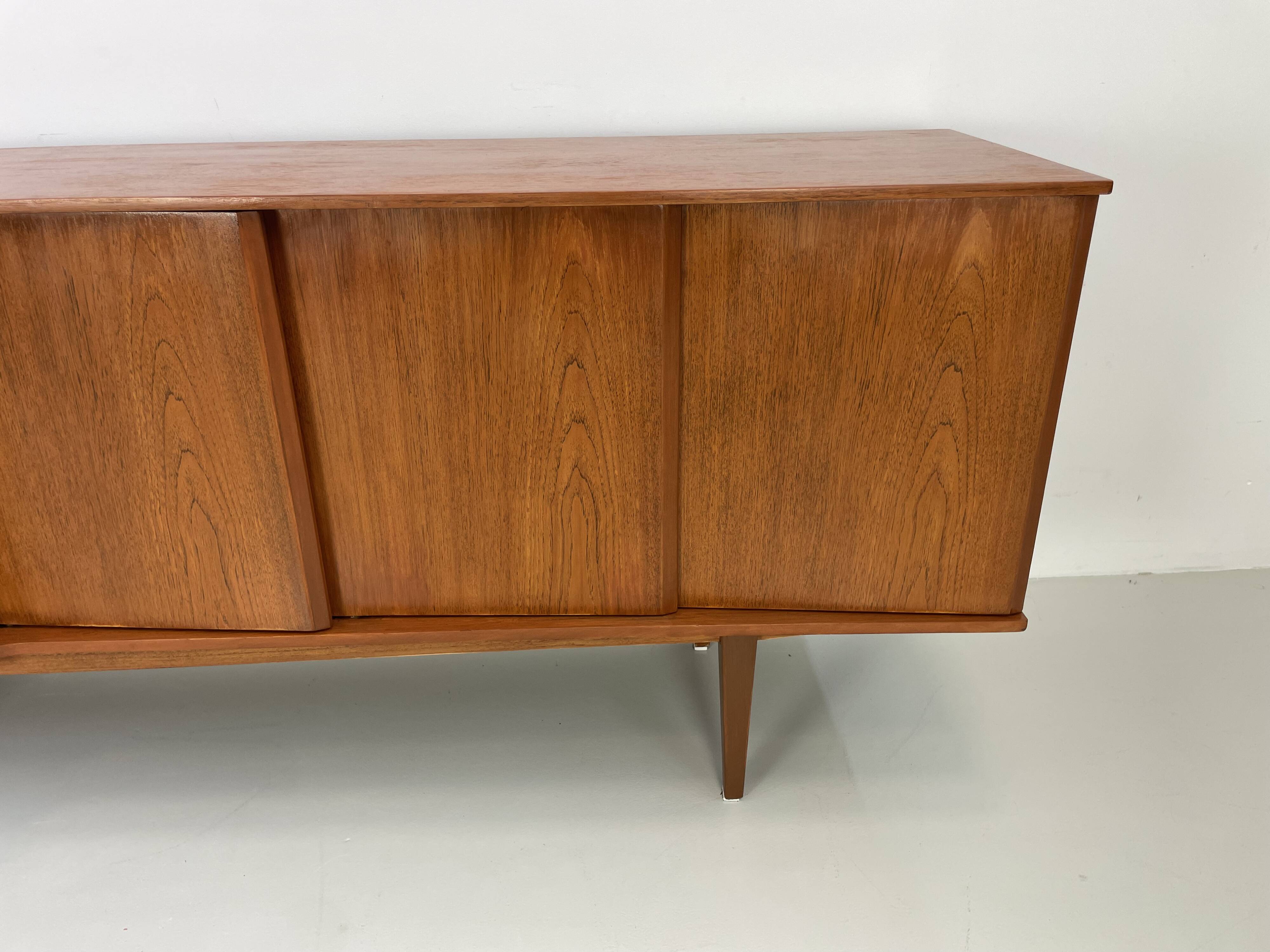 Buffet vintage unique et très rare des années 60.