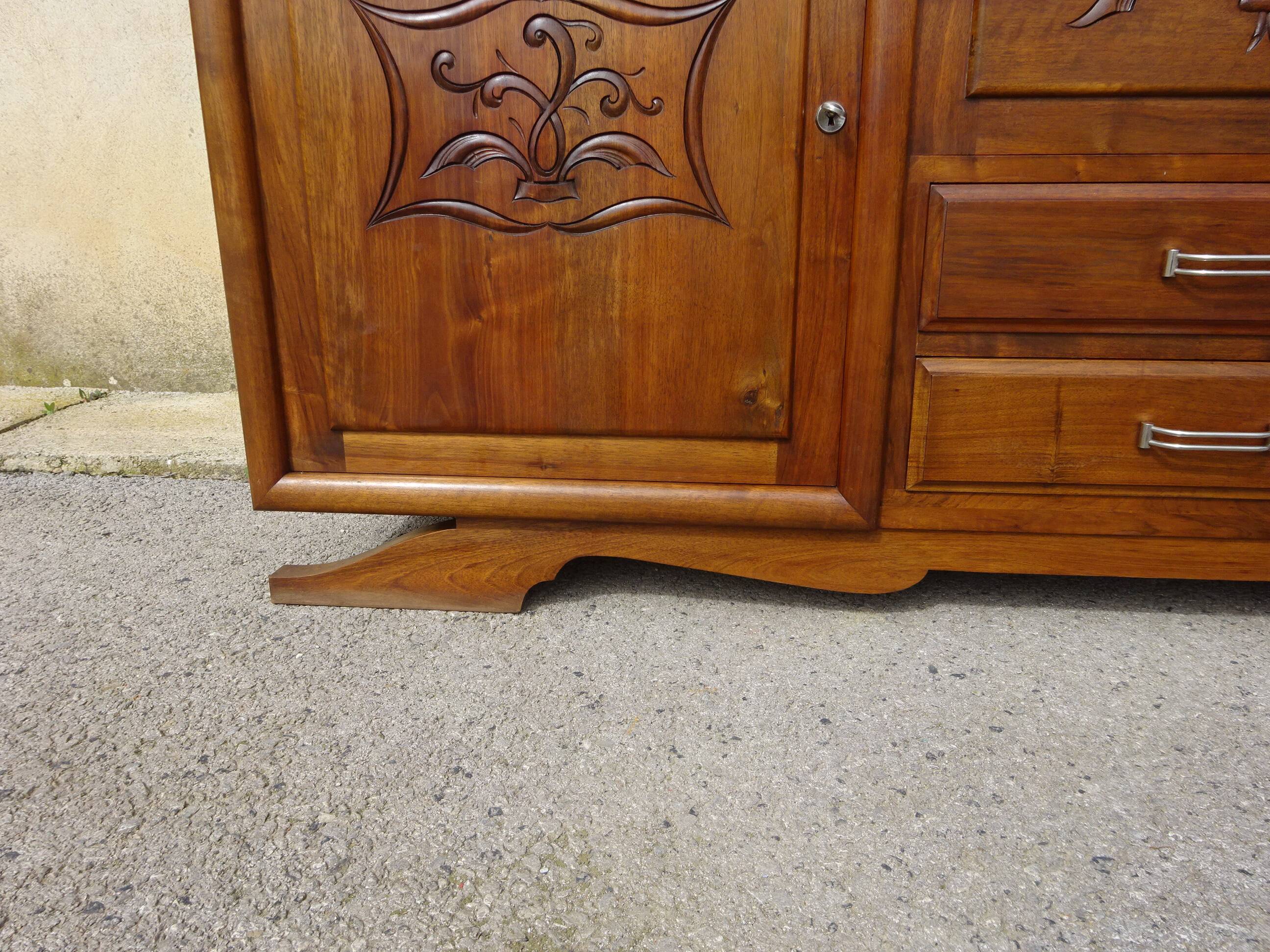 Enfilade en noyer massif, plateaux en marbre noir