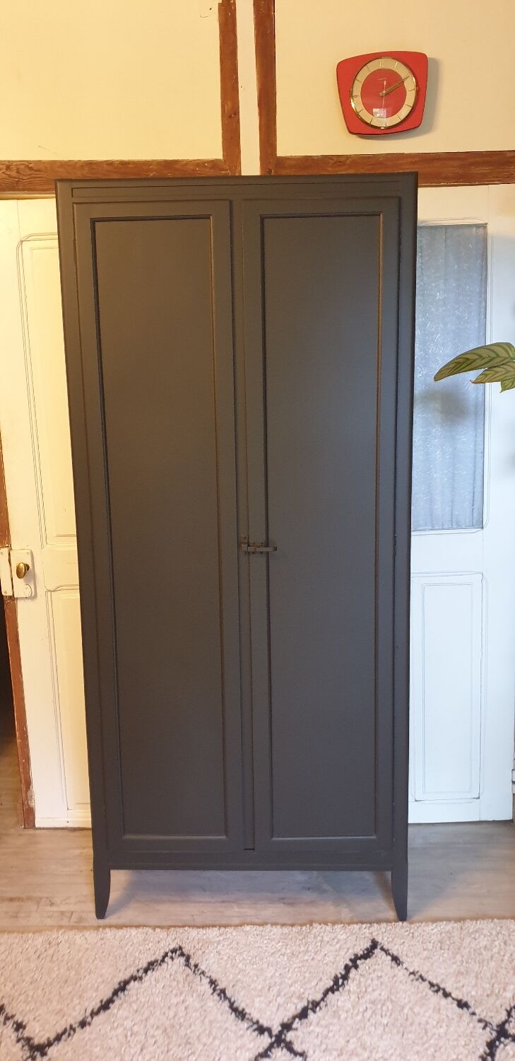 Parisian kitchen cabinet