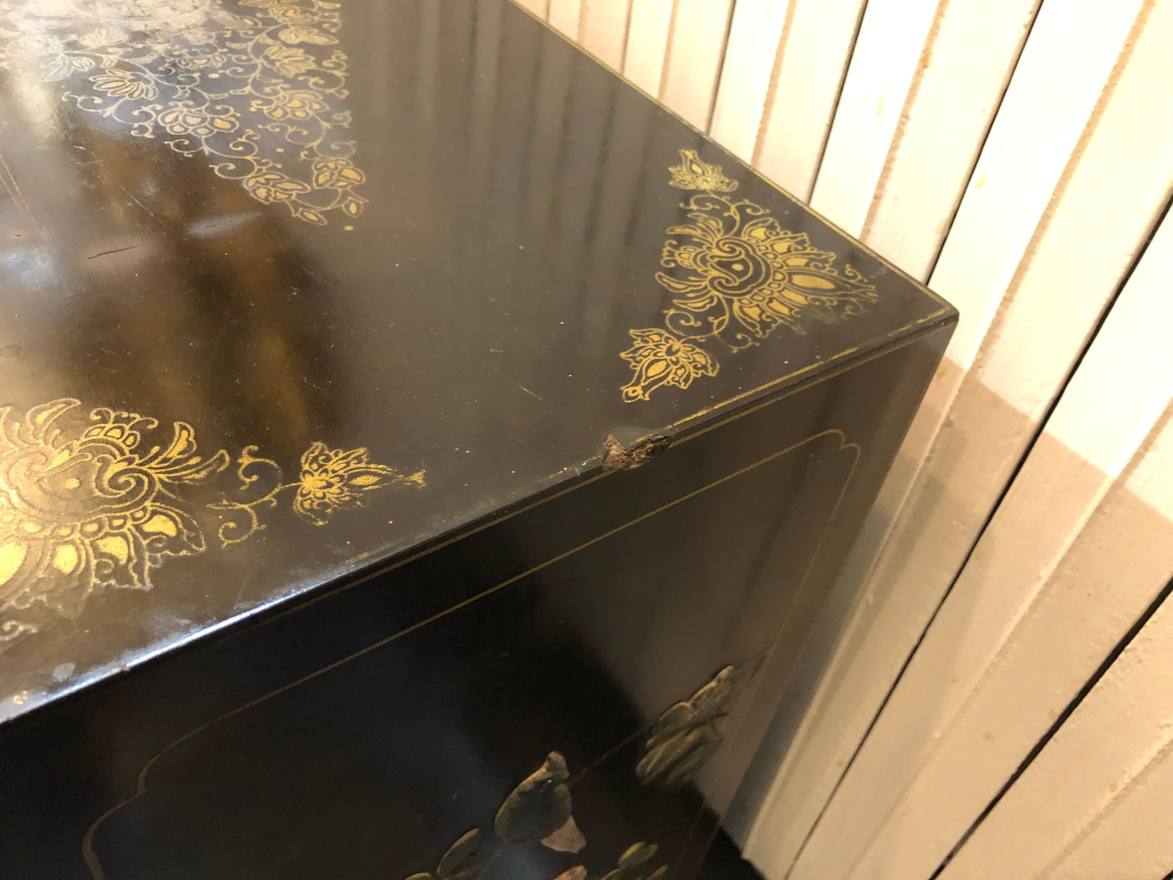 Old Chinese black lacquered furniture decorated with hard stones / cabinet