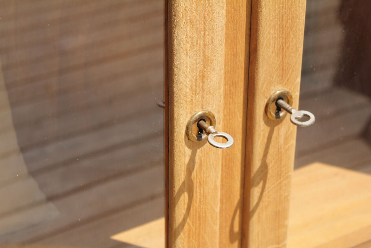 Glass cabinet feet compass