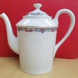 Cafetière ancienne en porcelaine