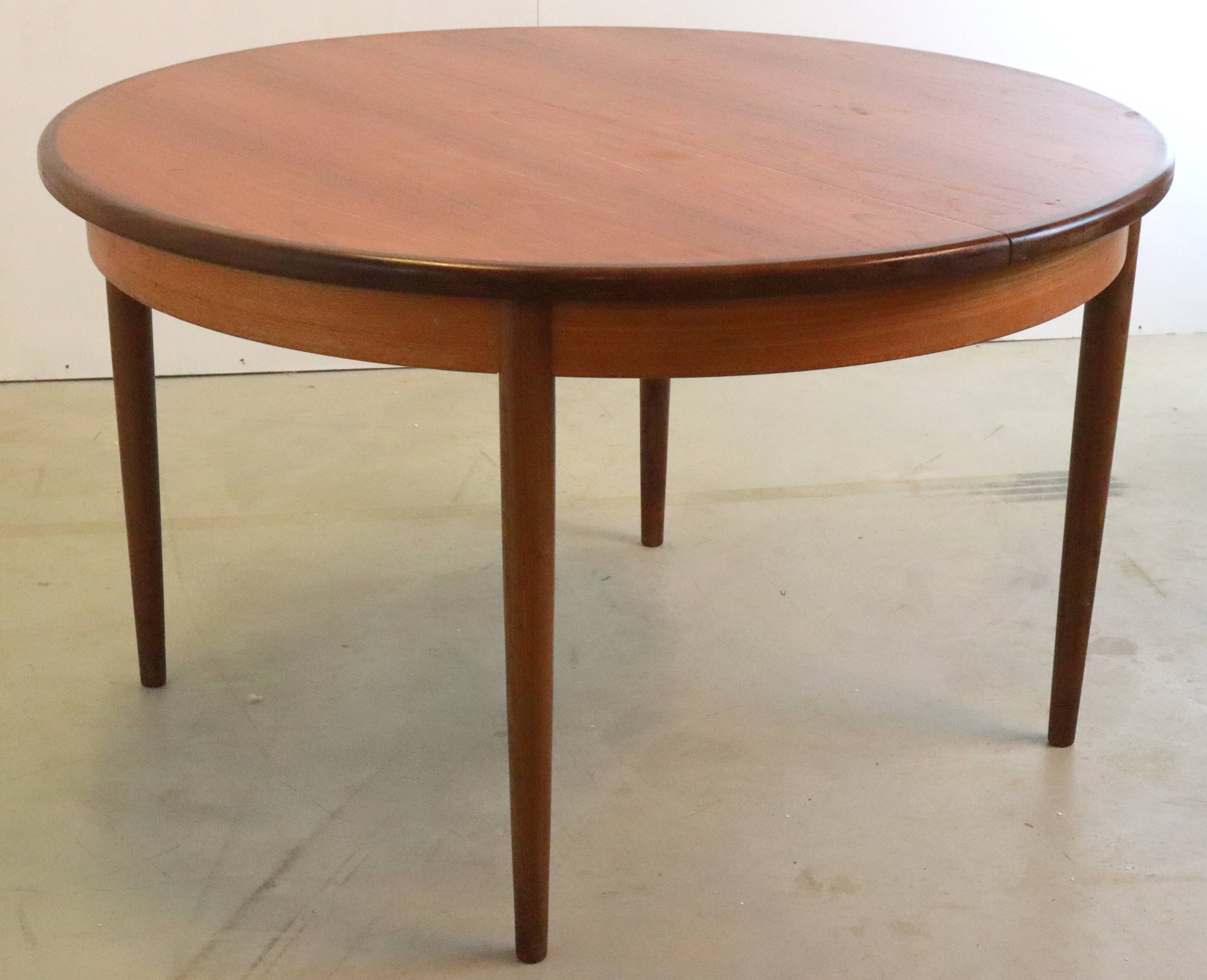 Round G-Plan vintage dining table extendable 'Prestwich'