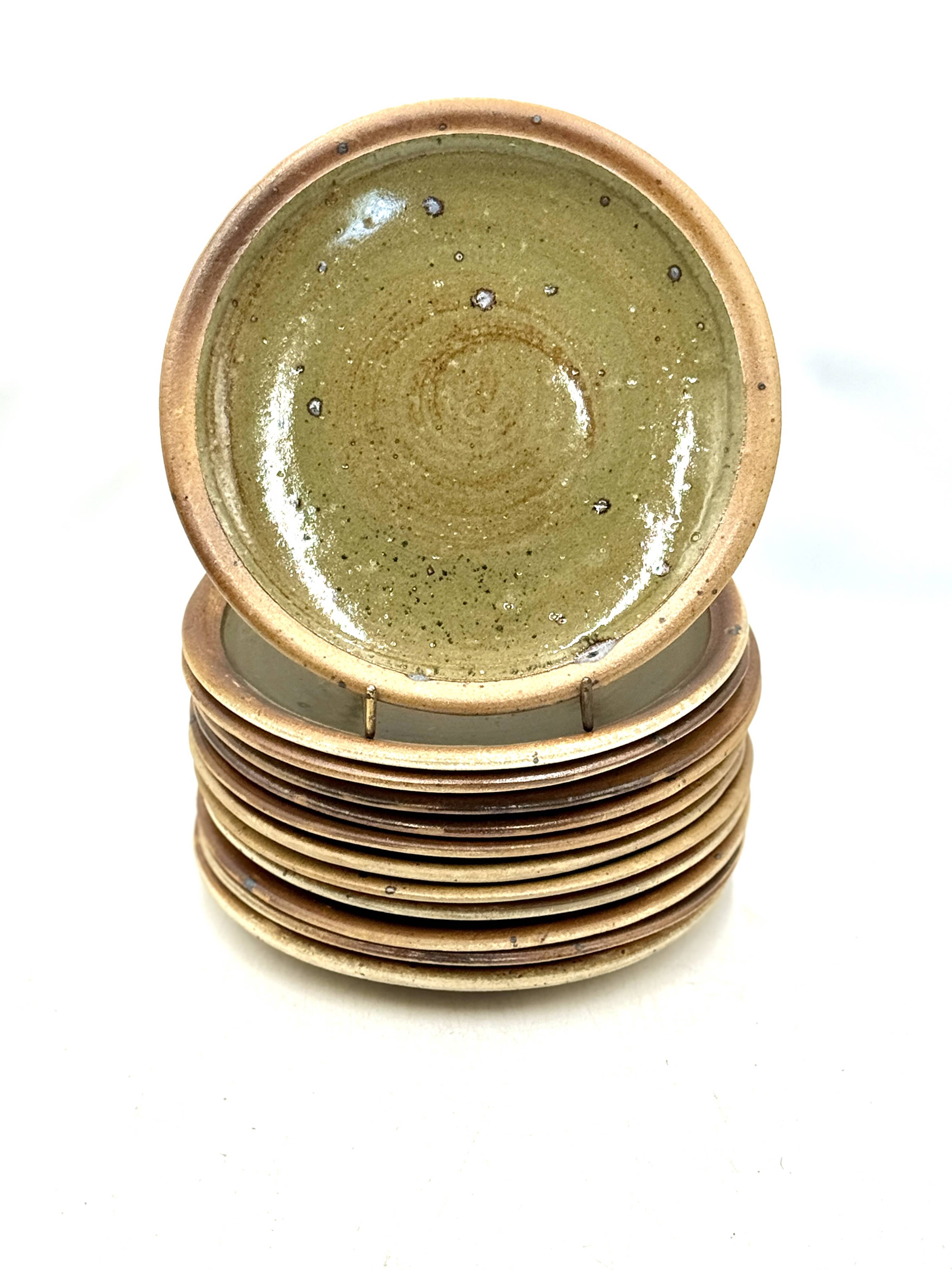12 green Pierre Digan plates, diameter 25.5 cm, from the 70s