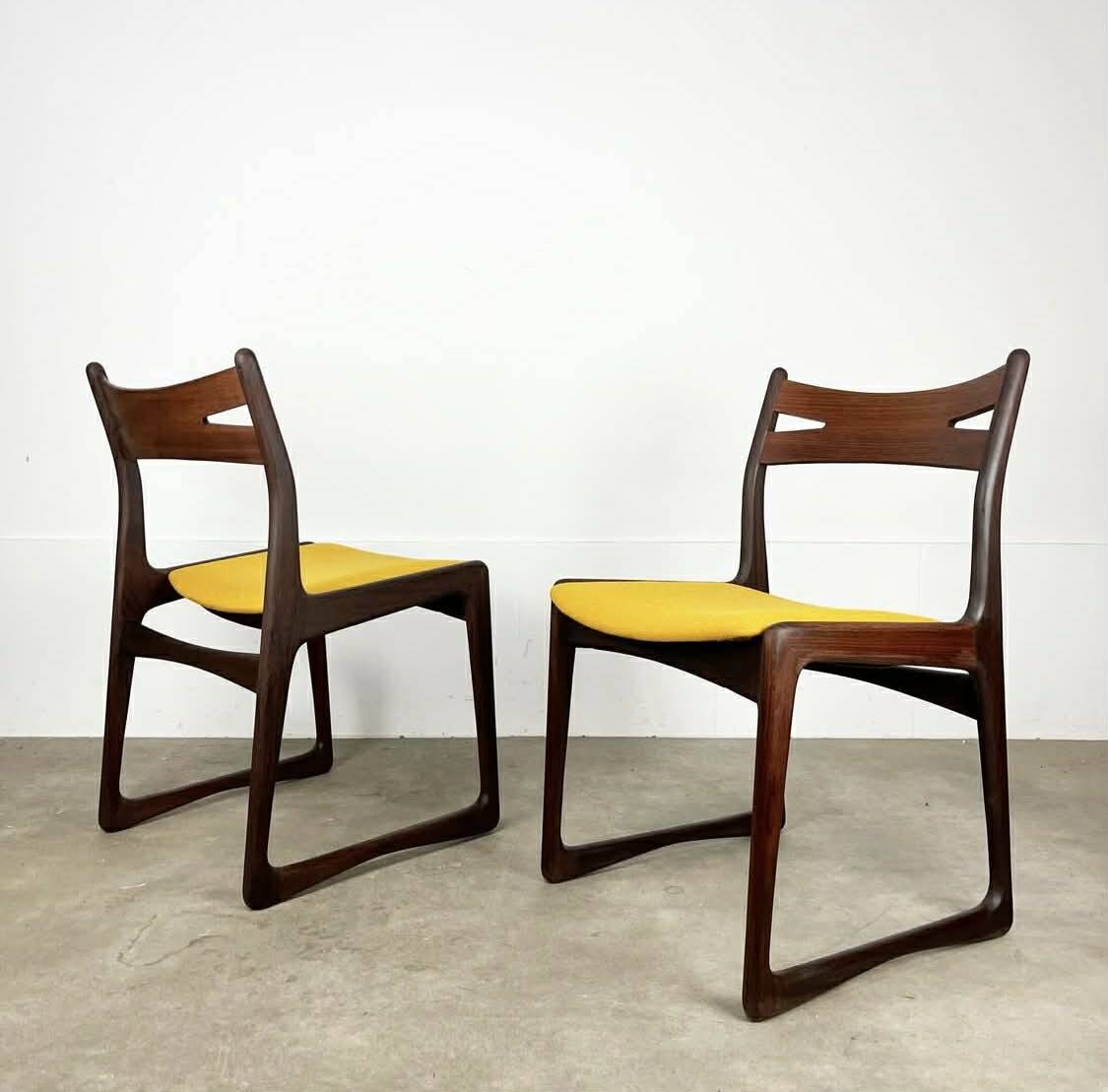 Pair of Danish Scandinavian chairs in rosewood, 1960s.