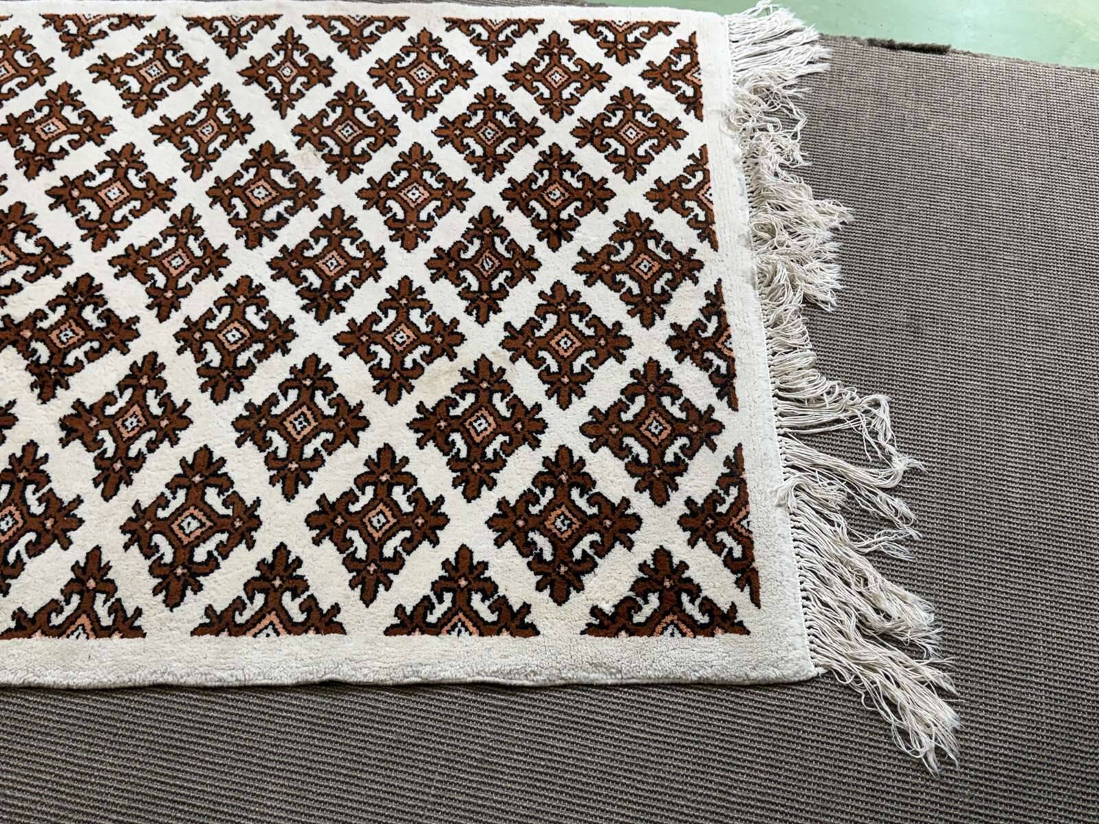 Handmade Tunisian wool rug - 1.74m x 1.11m.