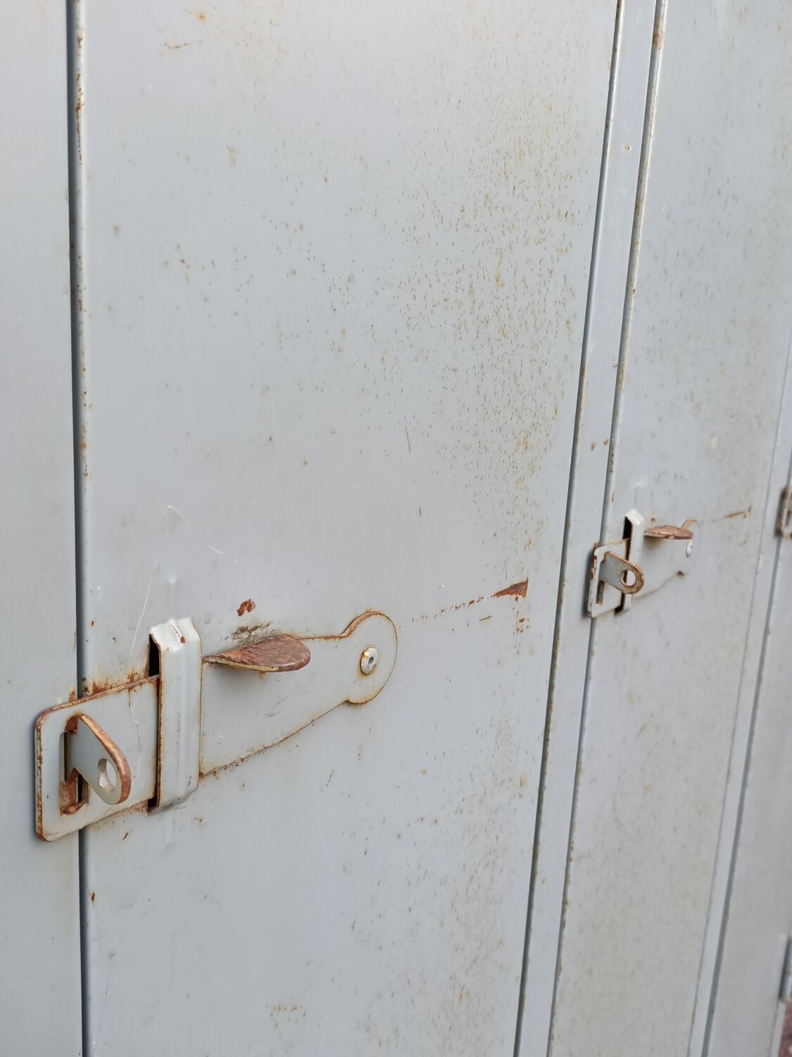 Metal cloakroom cabinet
