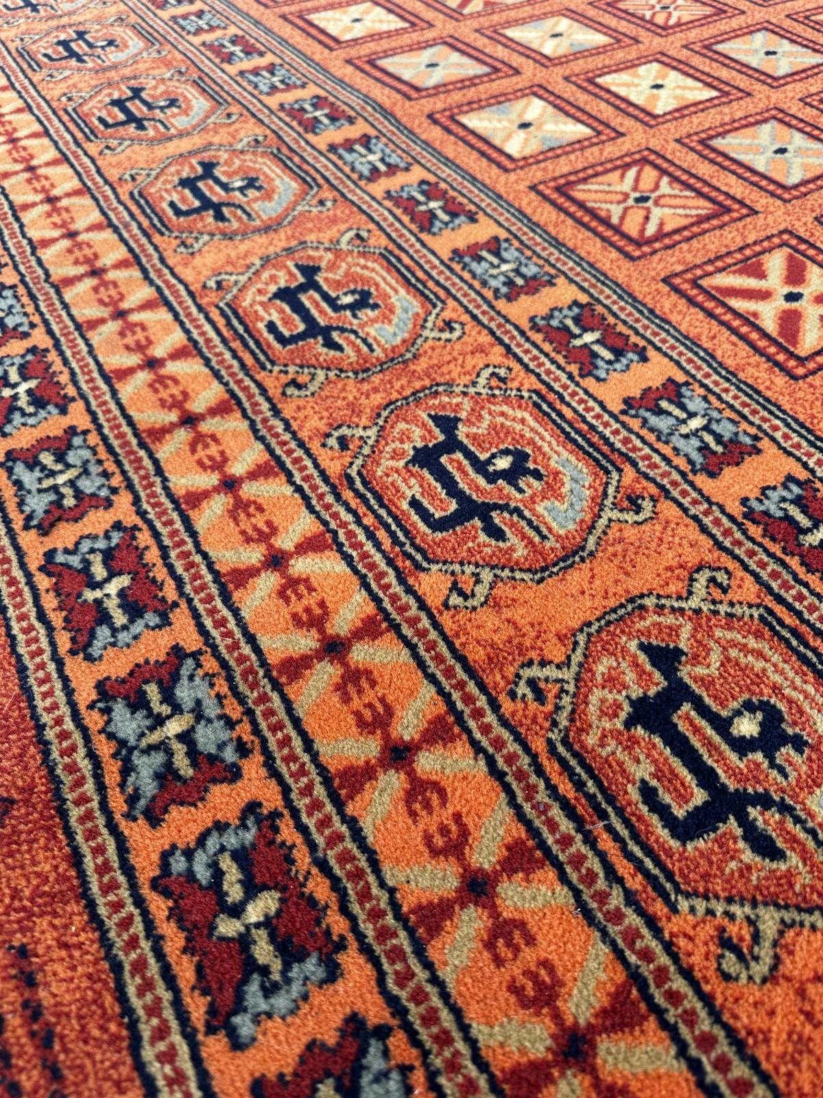 Large oriental rug 2m x 3m