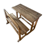 Bureau d’écolier en bois avec encrier