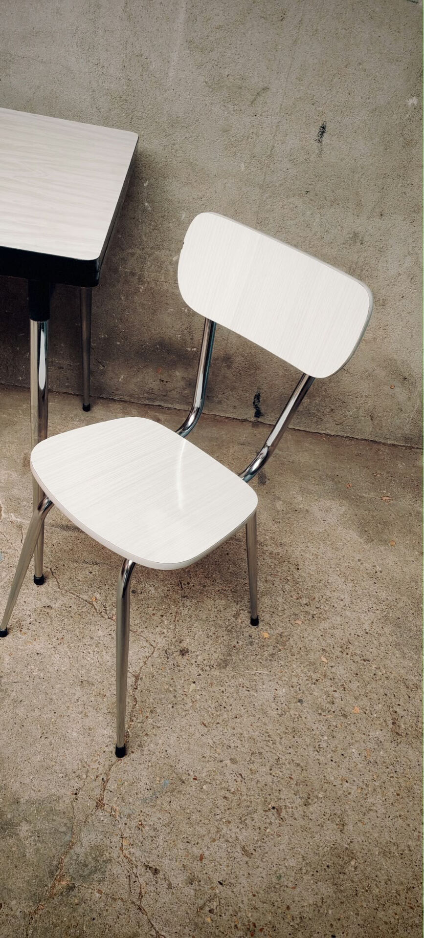 Ensemble table Formica et 2 chaises