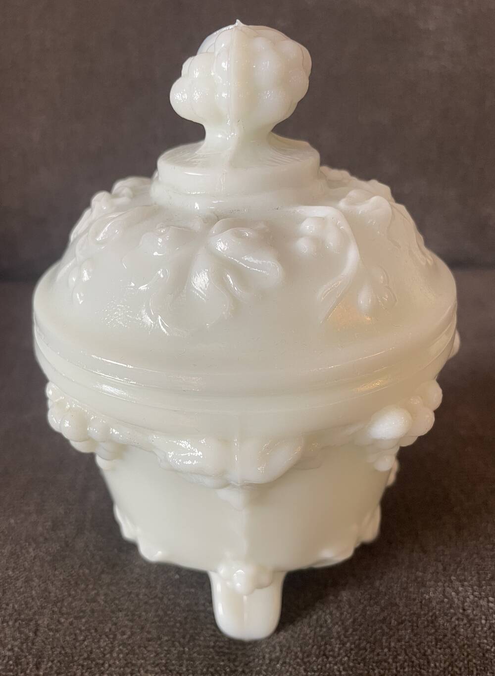 Bonbonnière or sugar bowl in white opaline portieux table art.