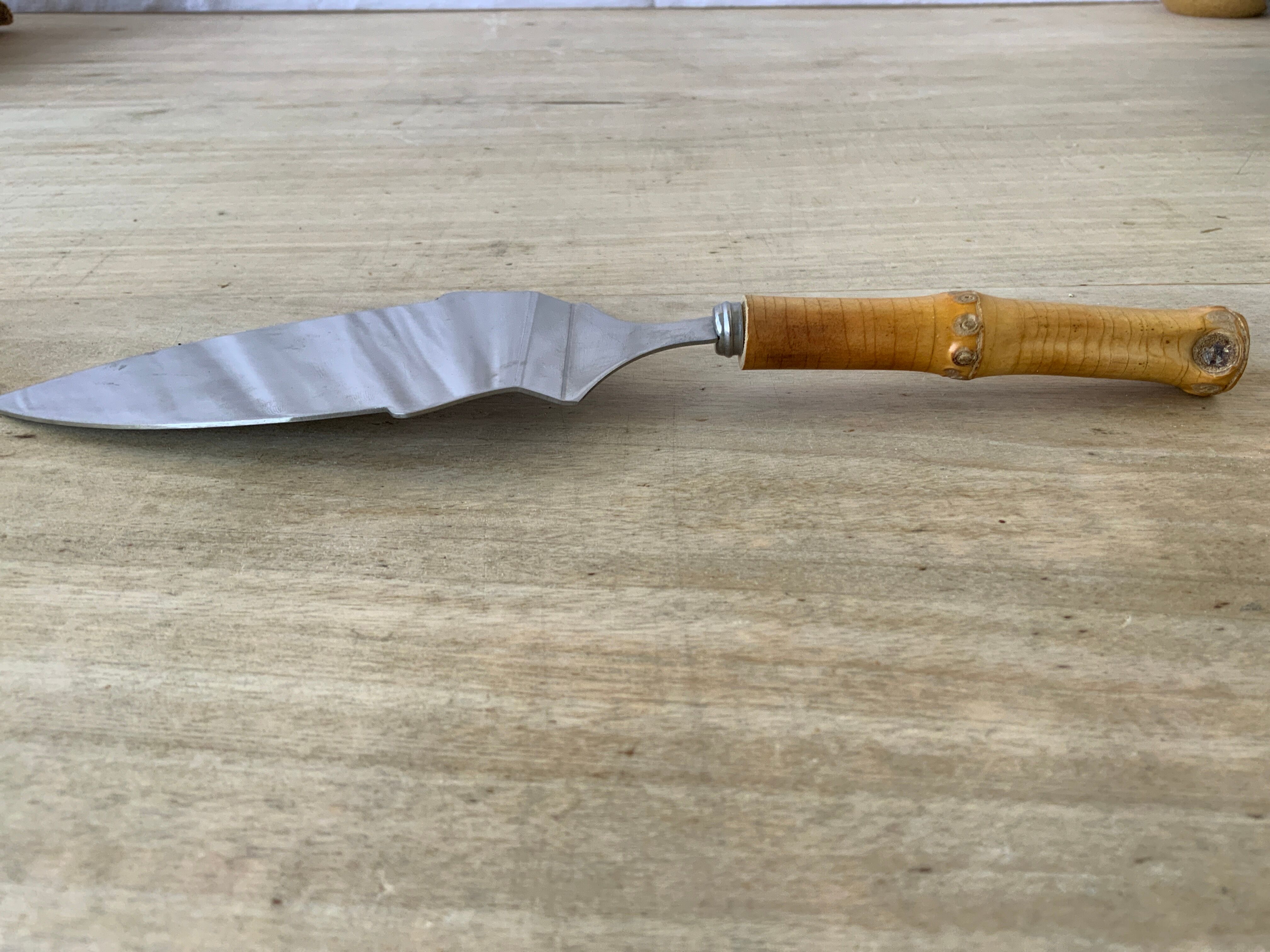 Bamboo handle pie shovel