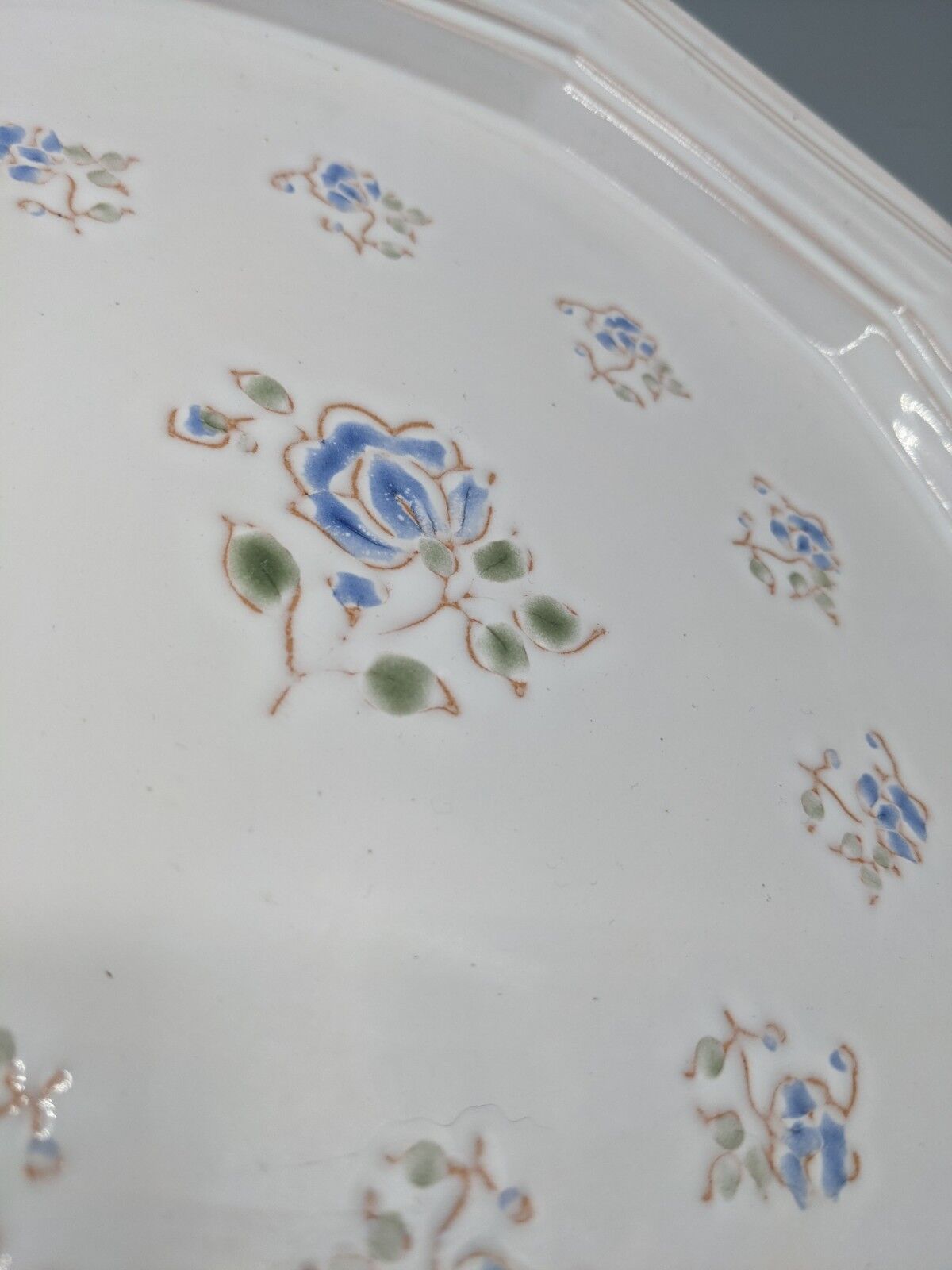 Pale pink octagonal dish, floral decoration of Niderviller - ∅ 32cm