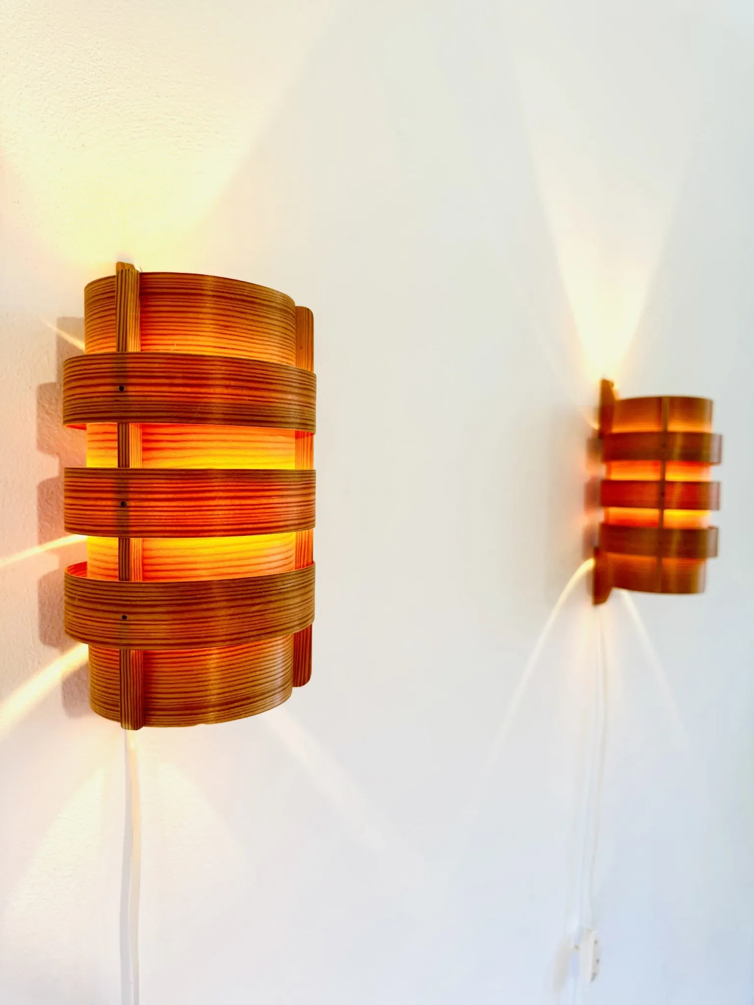 Wall sconces in pine veneer by Hans-Agne Jakobsson for Ab Ellysett, Sweden, 1960s.