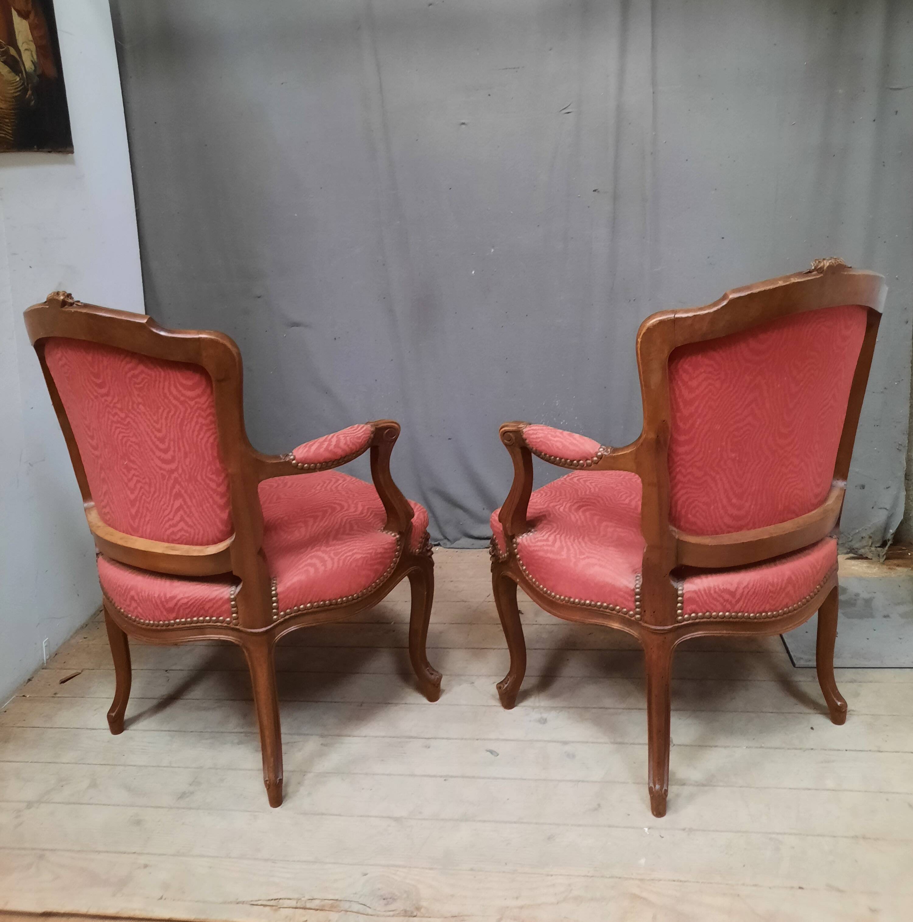 Paire de fauteuils style Louis XV
