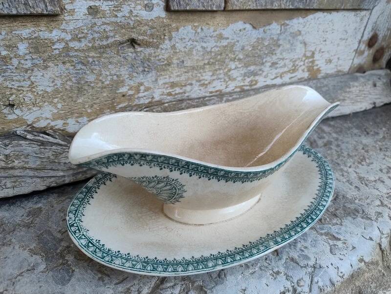 Antique sauce boat Creil and Montereau Ironstone English model