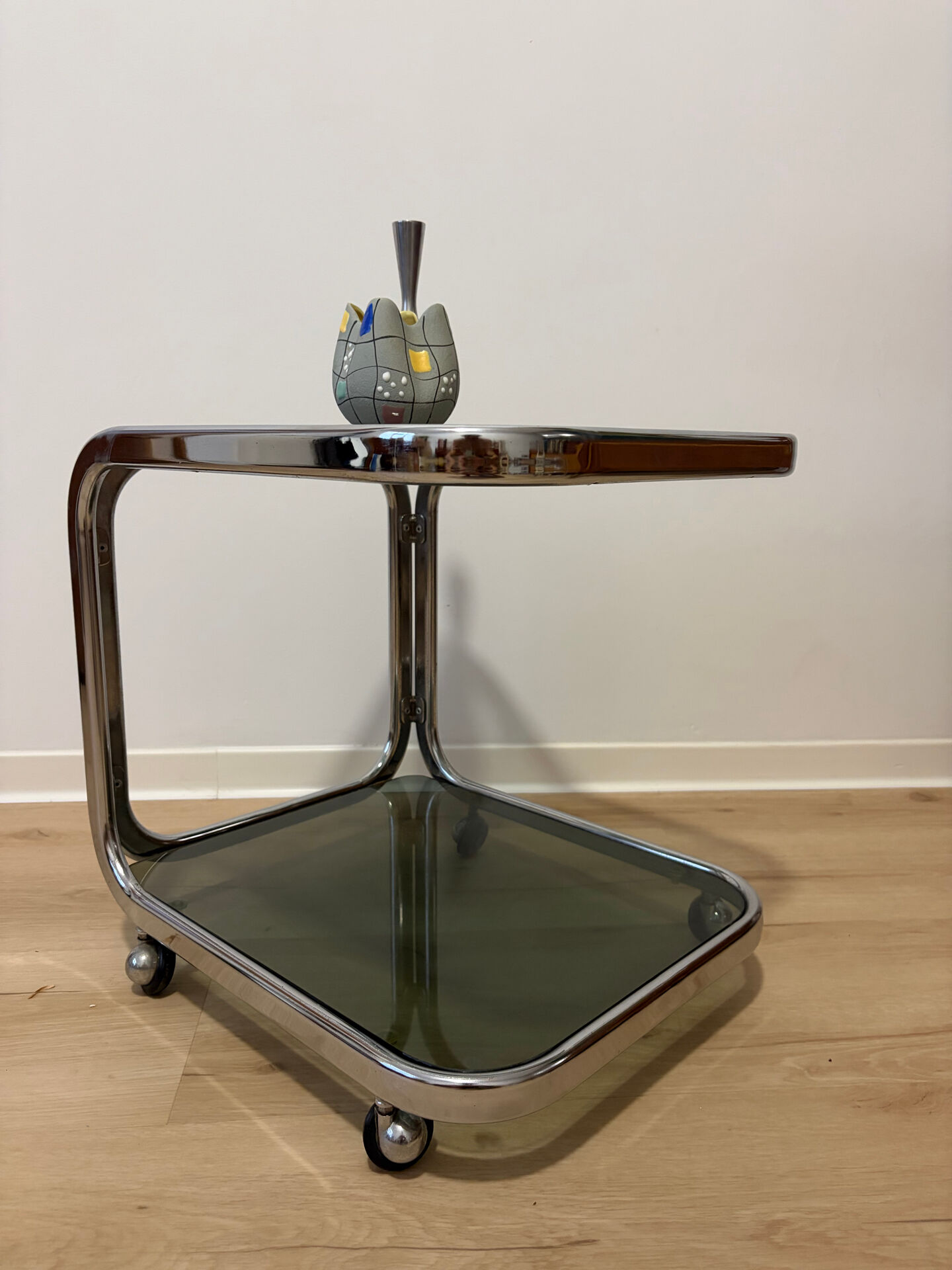 Chrome/glass smoke design Space Age dessert table