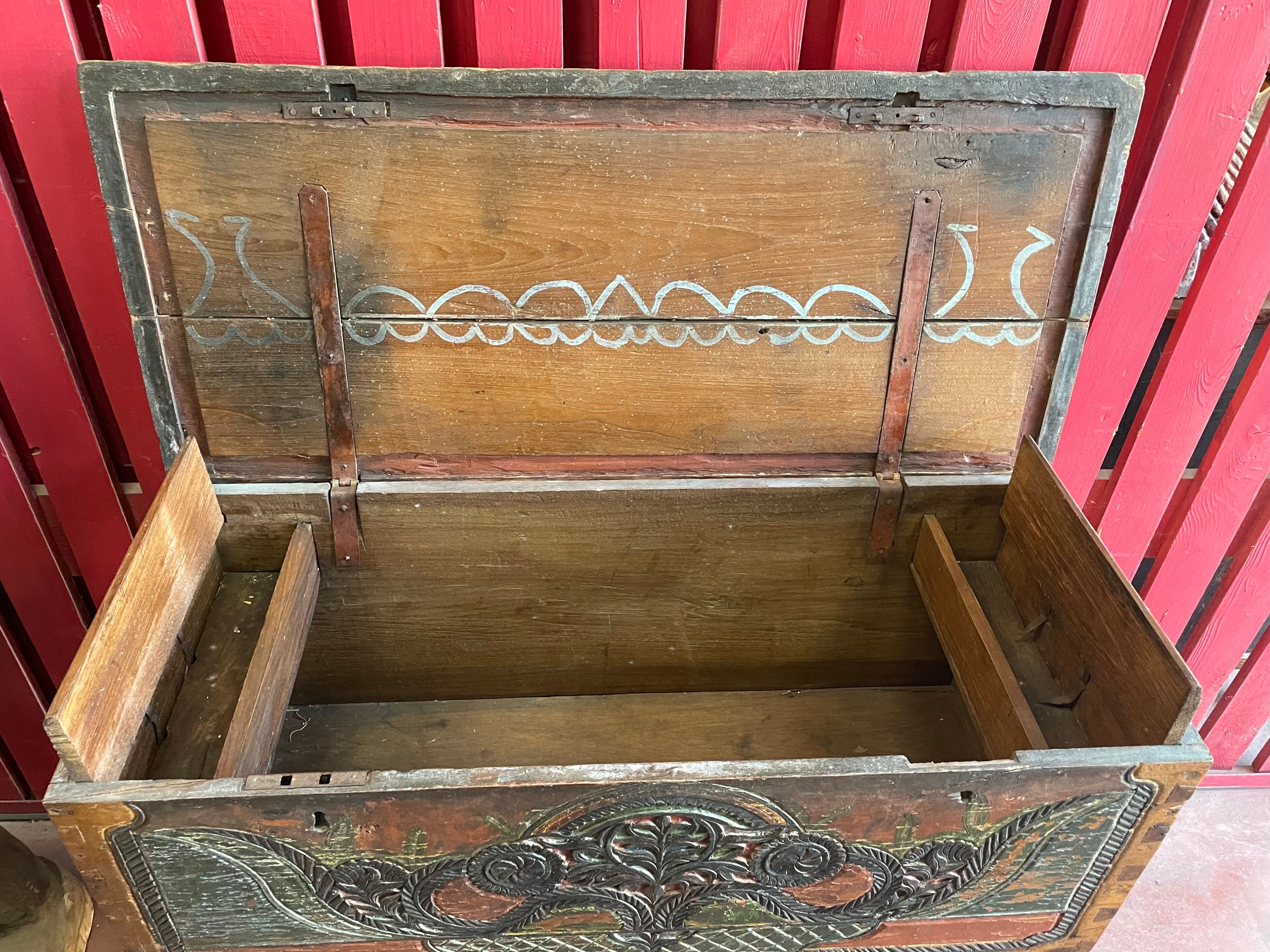 19th century merchant's chest on wheels, Indénosie, Madura island