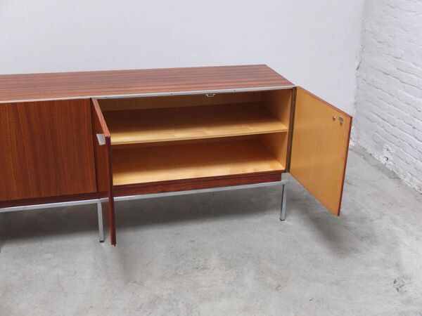 Grand buffet moderniste en palissandre indien, années 1960.