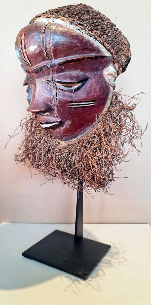 Masque « mbuya », pende, république démocratique du congo. bouis, pigments,
