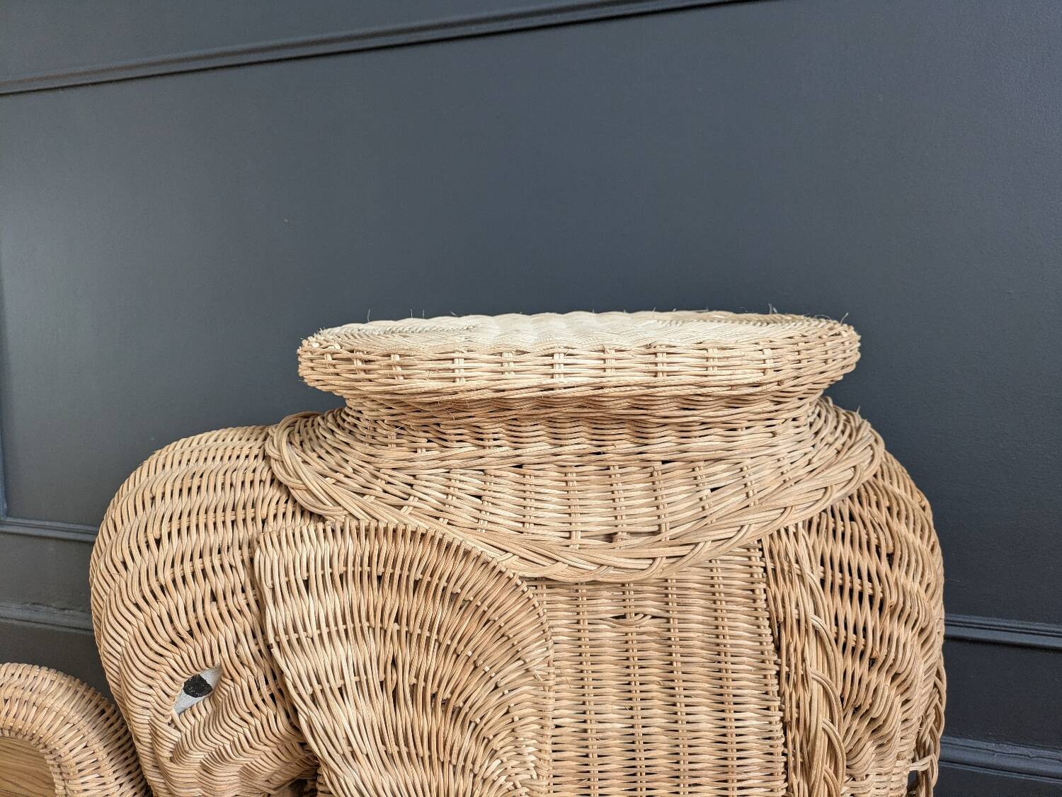 Willow elephant table