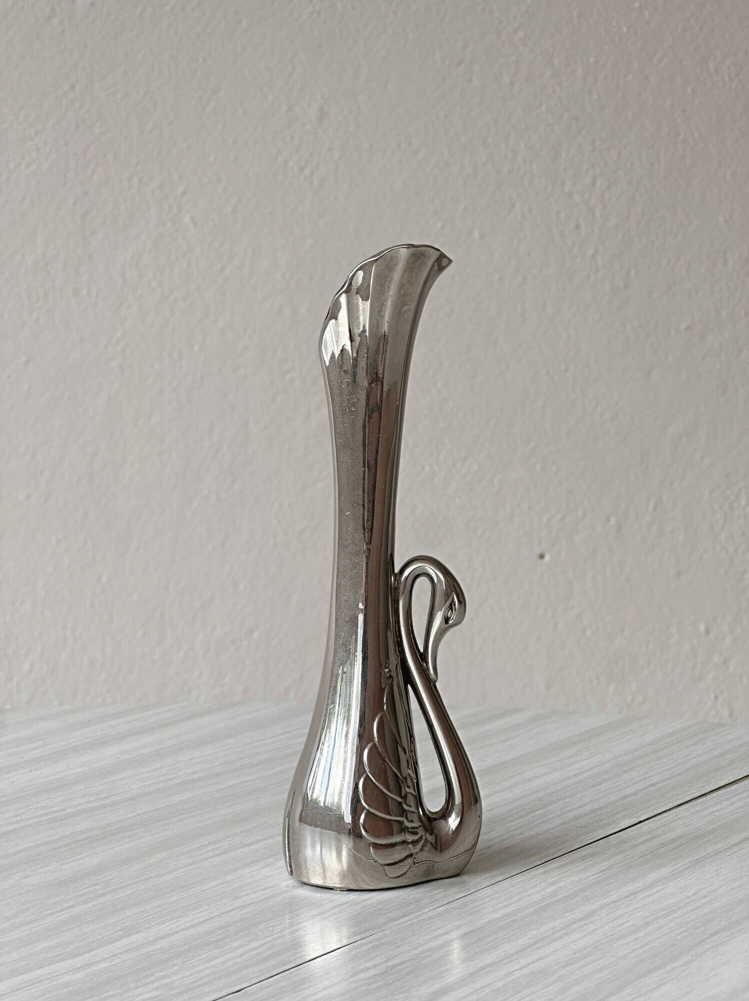 Swan metal single flower vase