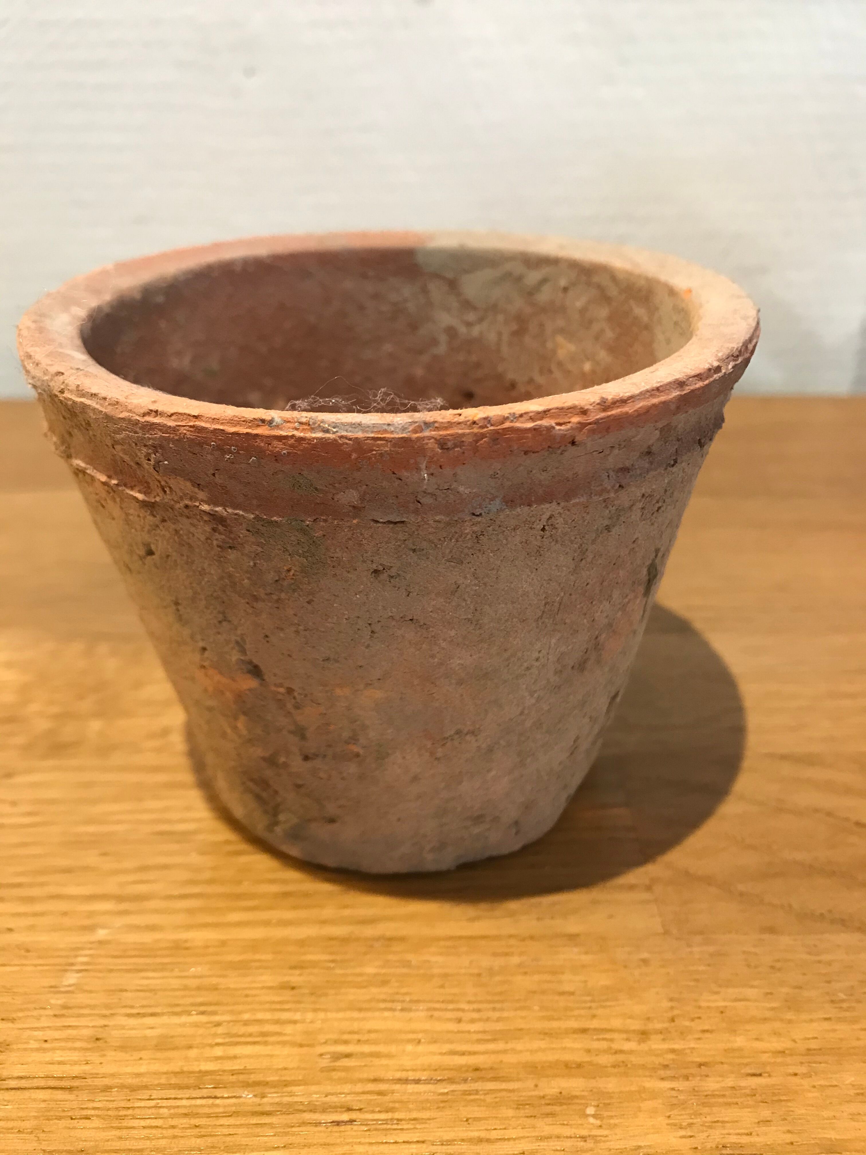 Pot cover in ancient earth