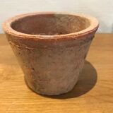 Cache pot en terre ancien